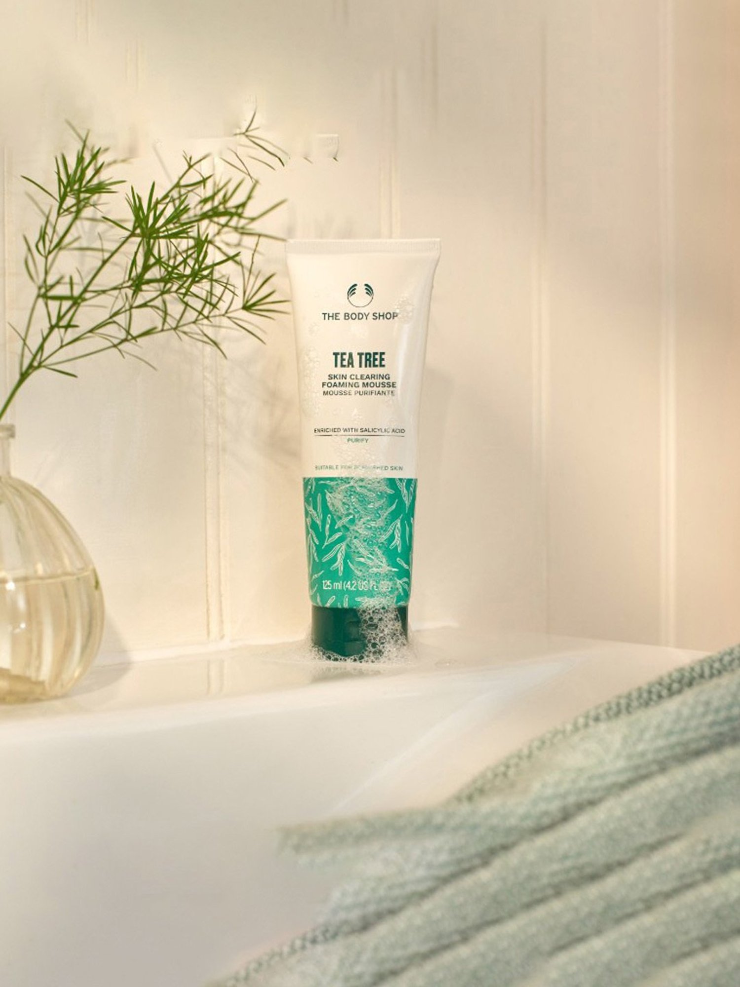 Lotus Herbals Illuminating Radiance Cleansing Foam - 100 gm