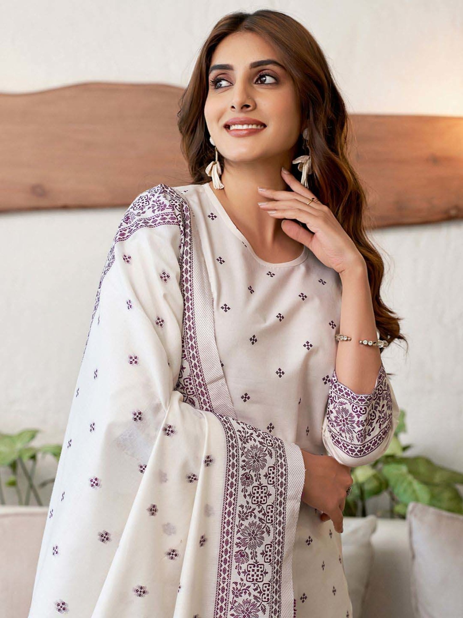 Skylee White Cotton Woven Pattern Kurta Pant Set With Dupatta