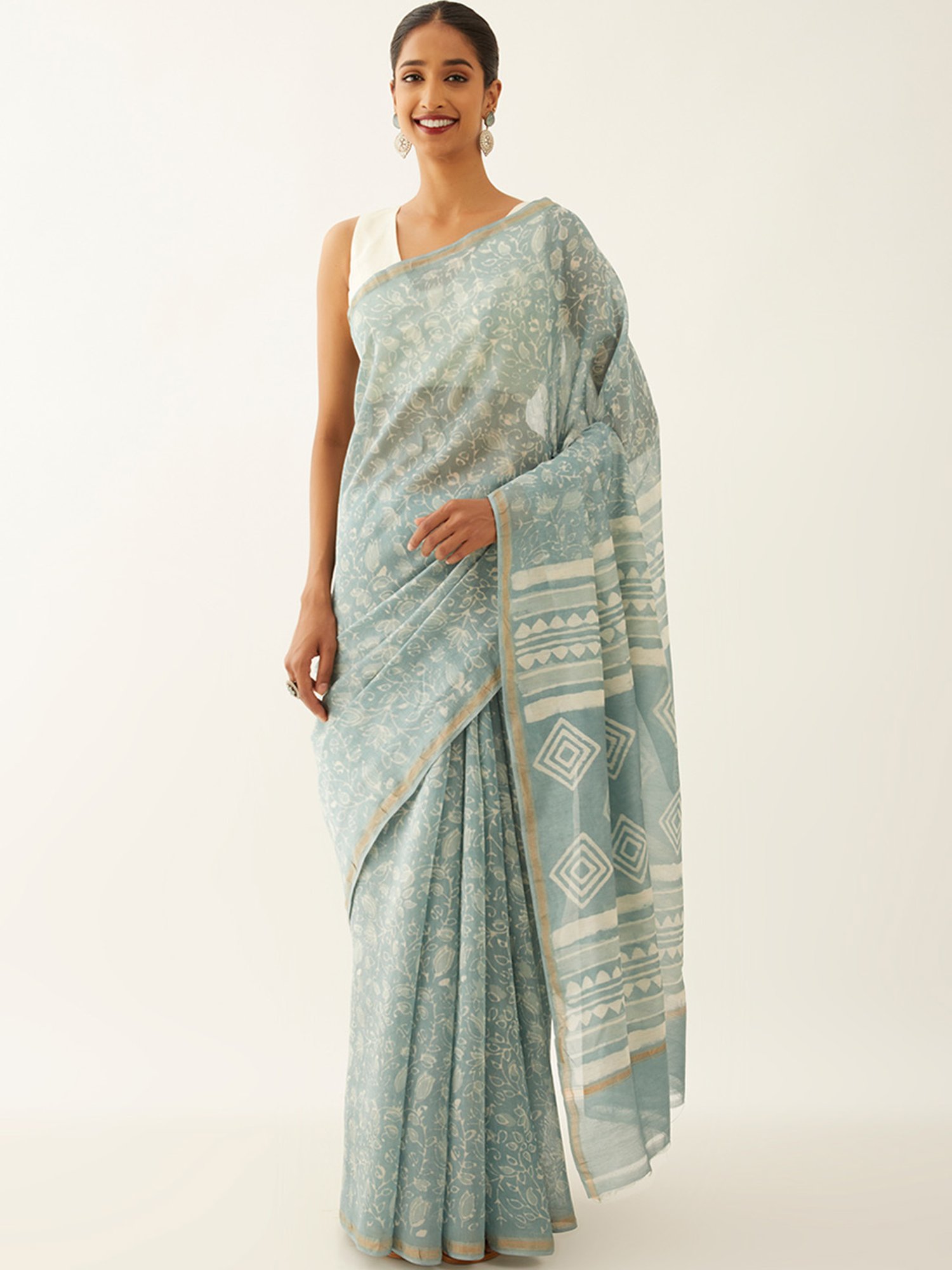 Taneira Slate Grey Printed Saree With Unstitched Blouse