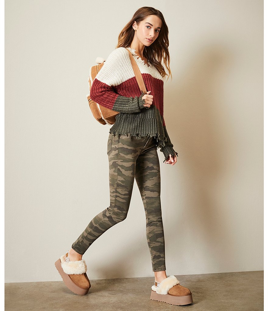 UGG&reg; Funkette Suede Clogs