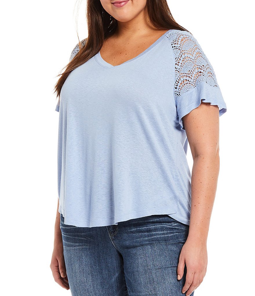 Democracy Plus Size Lace Short Sleeve V-Neck Surplus Shirttail Hem Knit Top