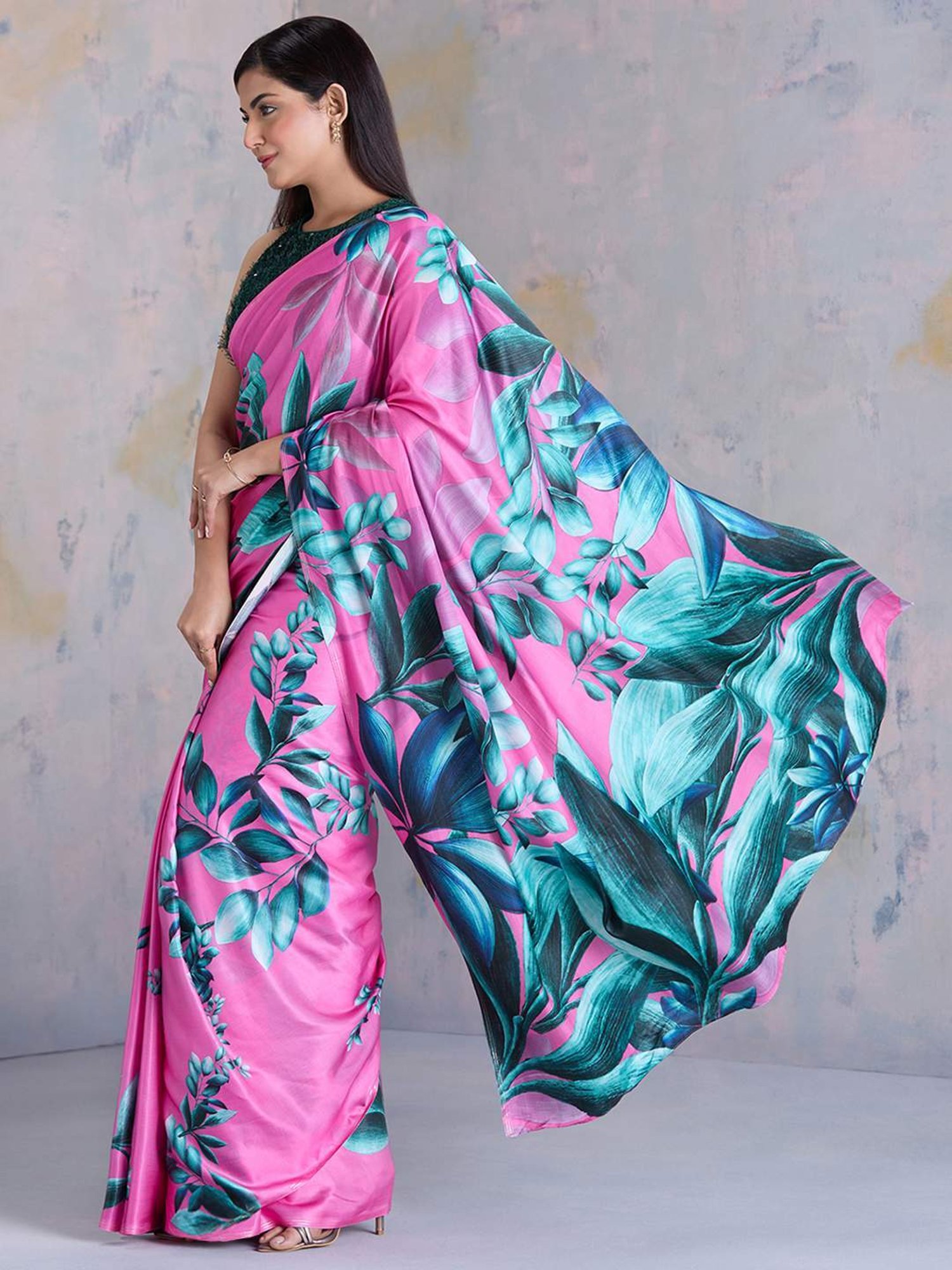 navyasa by liva Pink Printed Saree With Unstitched Blouse
