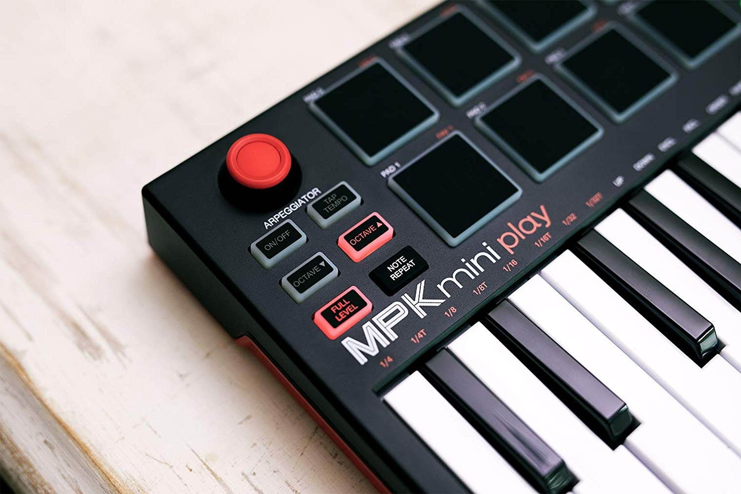 akai professional mpk mini play  compact keyboard and pad controller with integrated sound module + cable + 4port usb + pack of cable ties