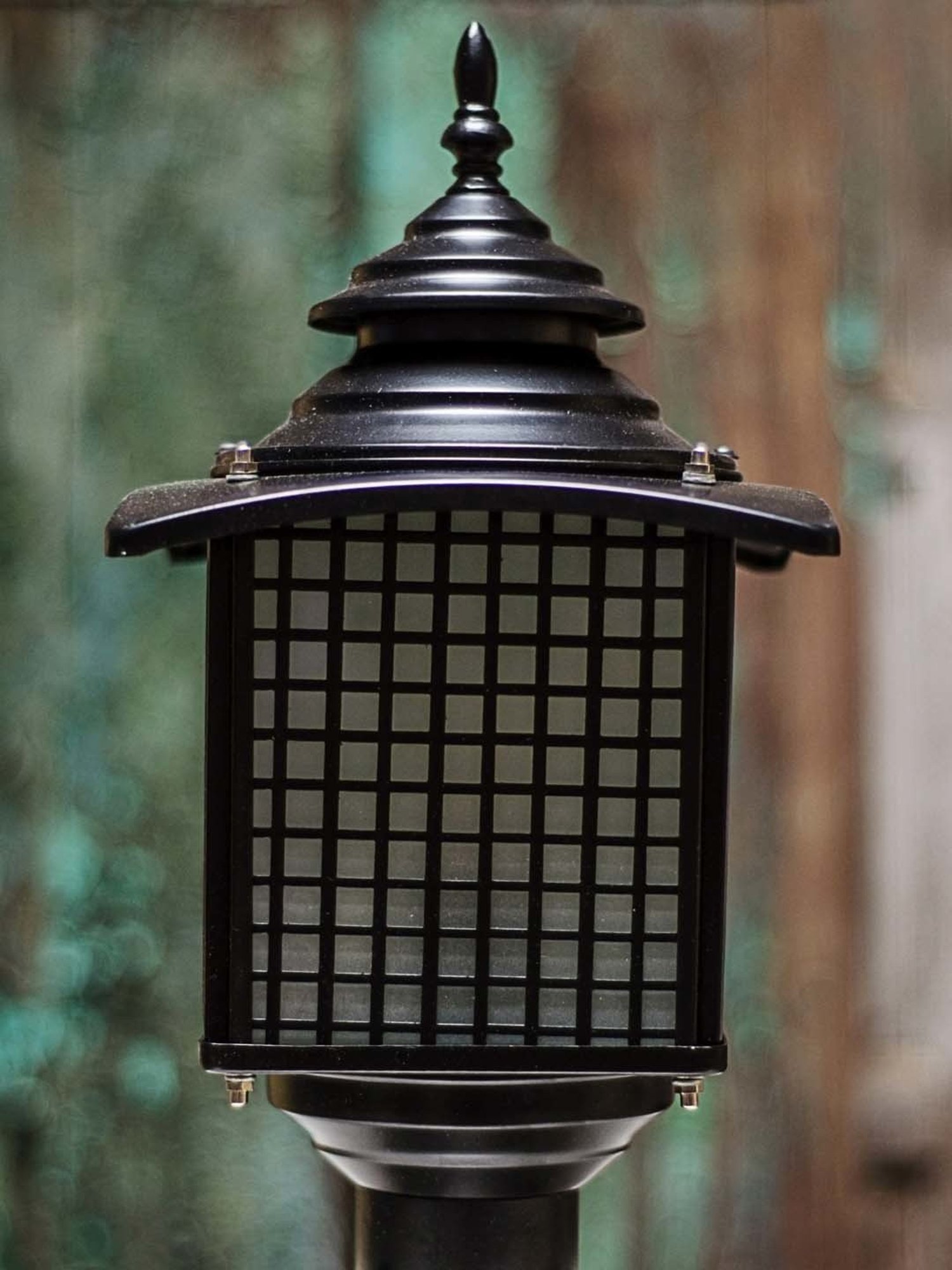 Fos Lighting 'Casual' Black & Transparent Aluminium Outdoor Pole Gate Light - Set of 1