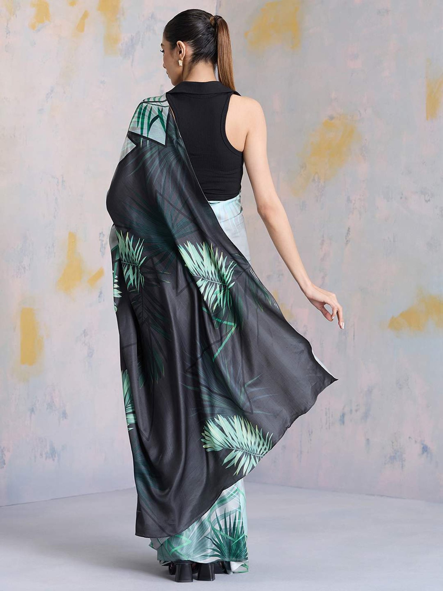 navyasa by liva Grey & Green Printed Saree With Unstitched Blouse
