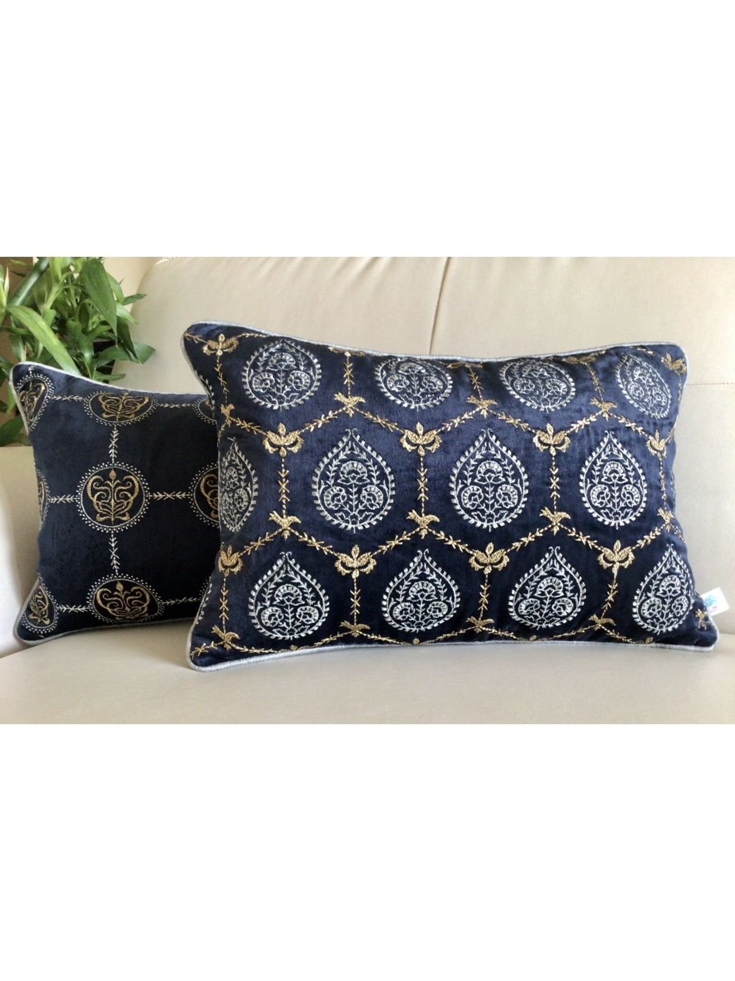 TARA Sparkling Homes Blue Embroidered Luxury Velvet Cushion Cover - Set of 1