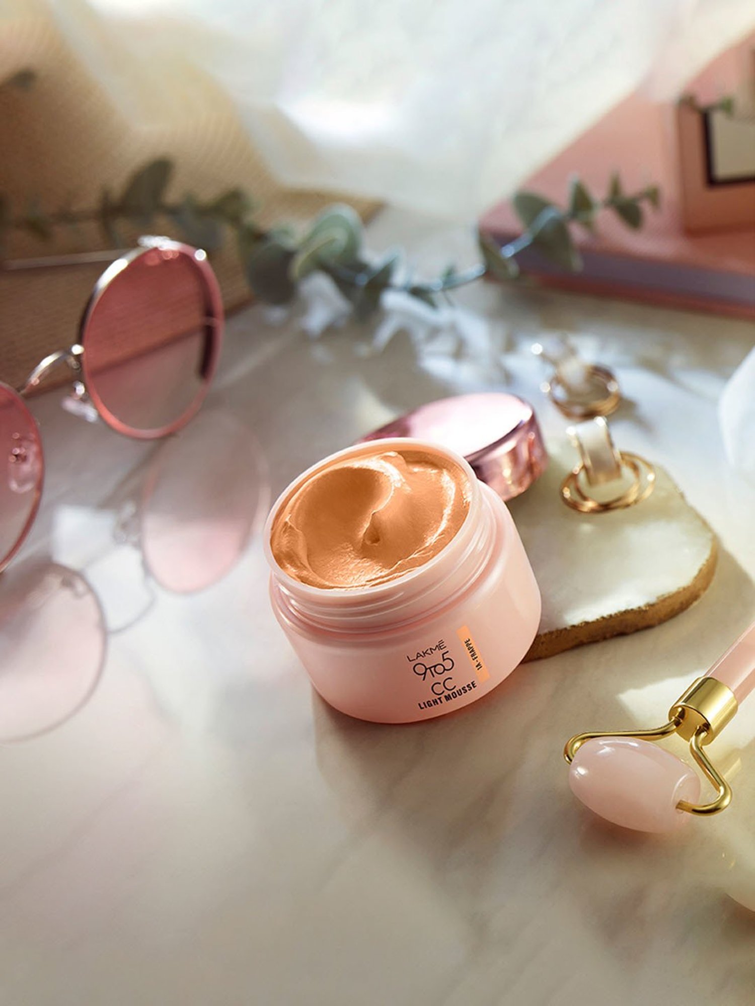 Lakme 9 To 5 CC Light Mousse 1A Frappe - 25 gm