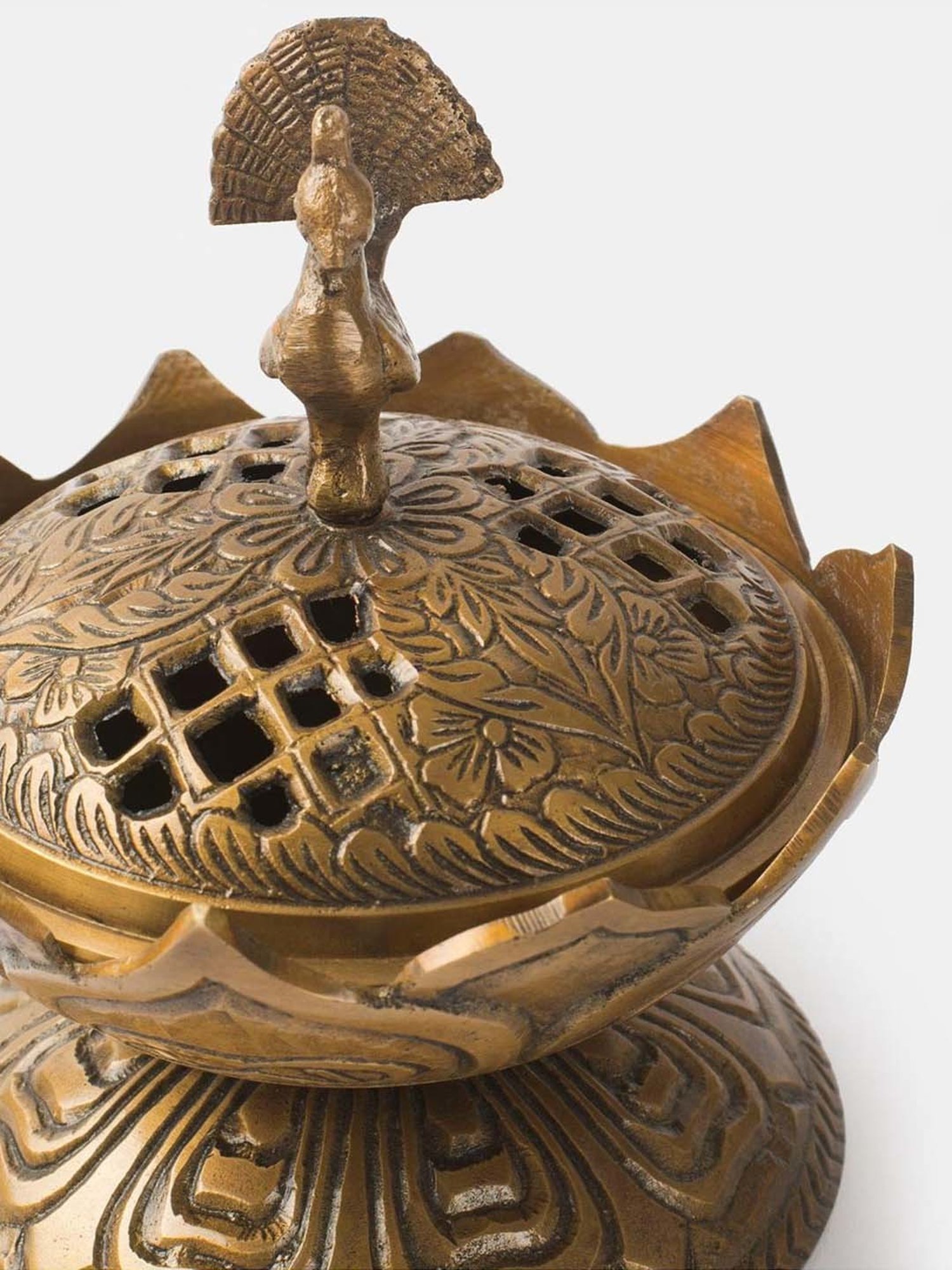 Fabindia Home Mehnoor Golden Metal Dhuna