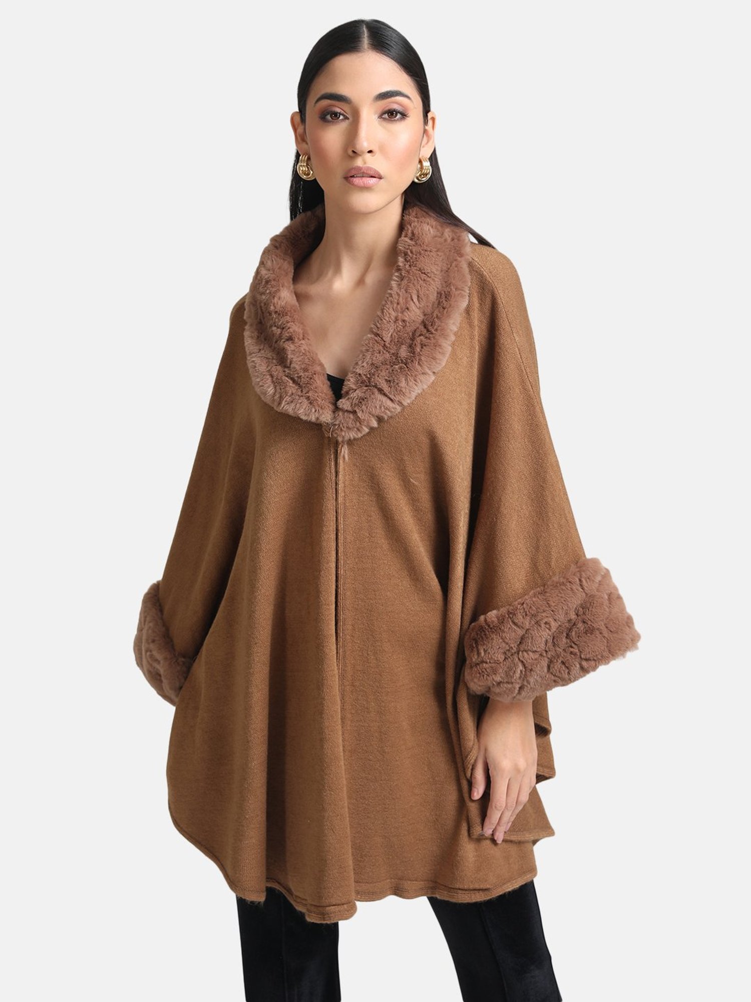 Kazo Cape With Fur Detail