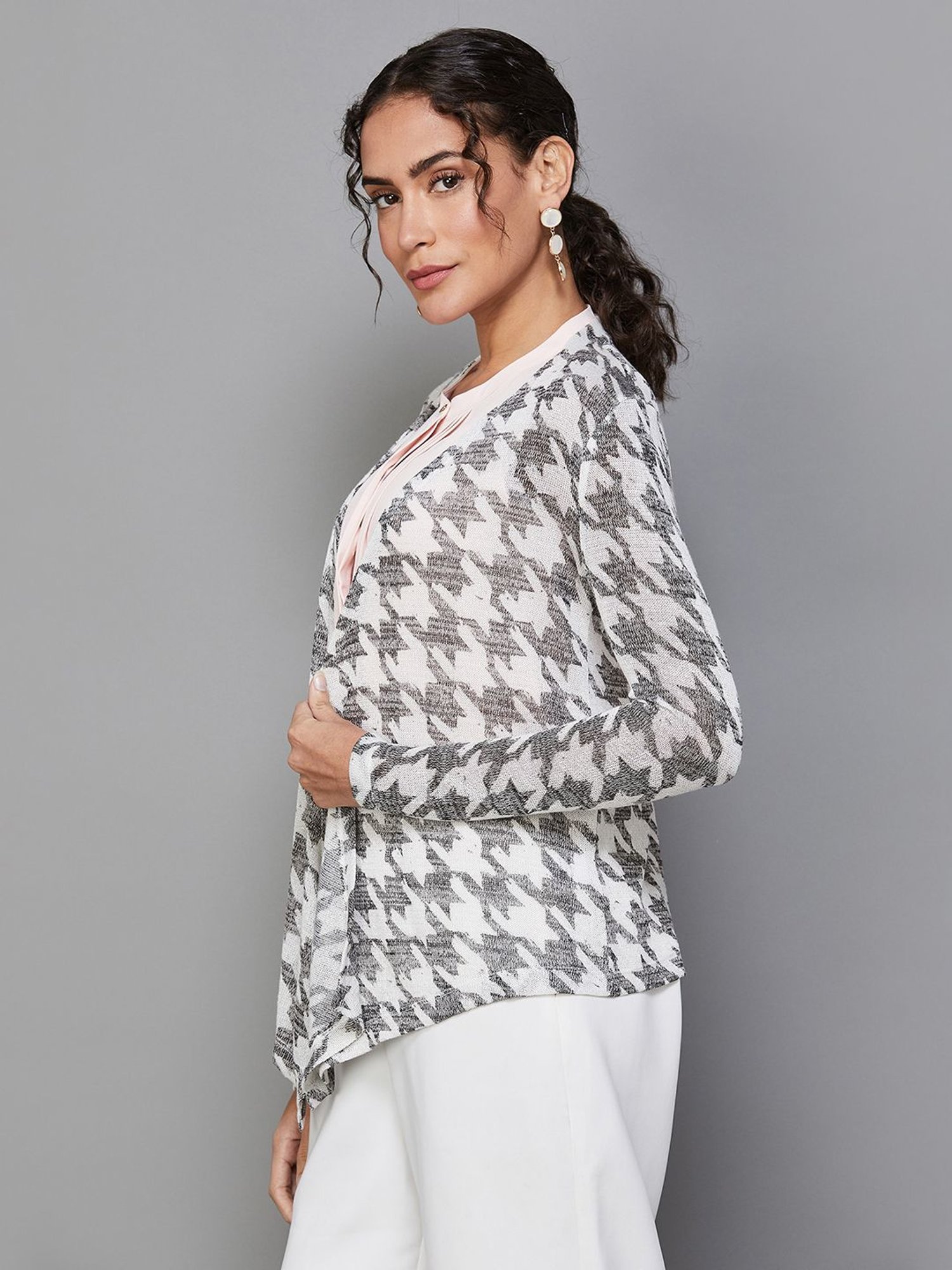 Code by Lifestyle Grey & White Cotton Houndstooth Pattern Shrug