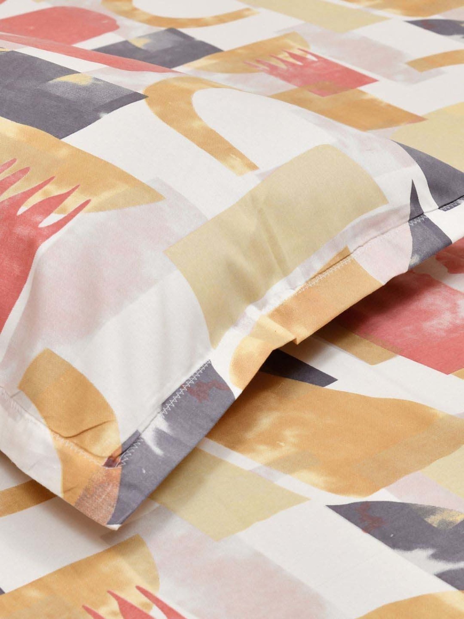 Haus & Kinder Cotton 186 TC Painted Fusion Yellow Printed Double Bedsheet with 2 Pillow Covers