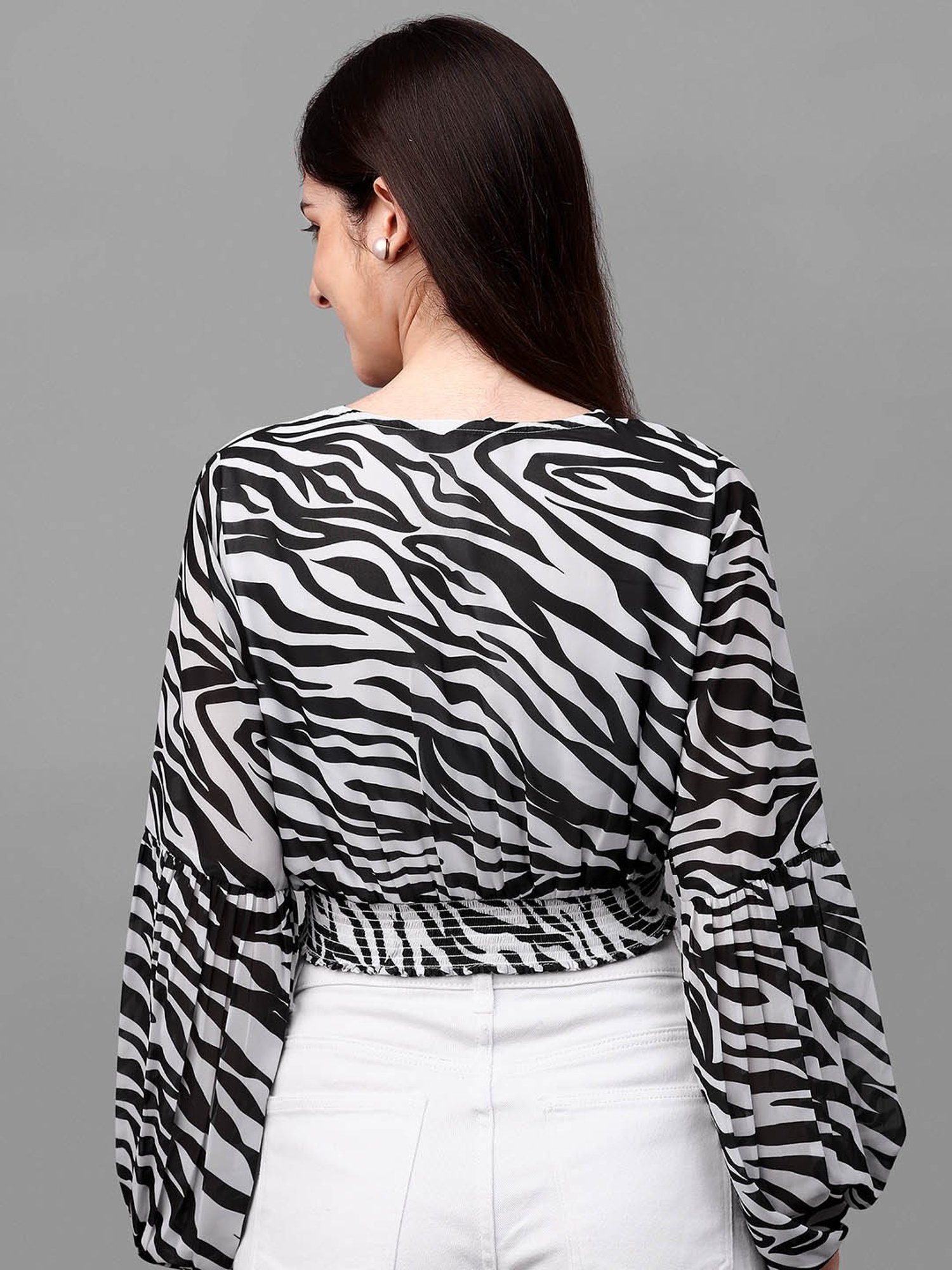 MASAKALI.CO Black & Off White Animal Print Crop Top