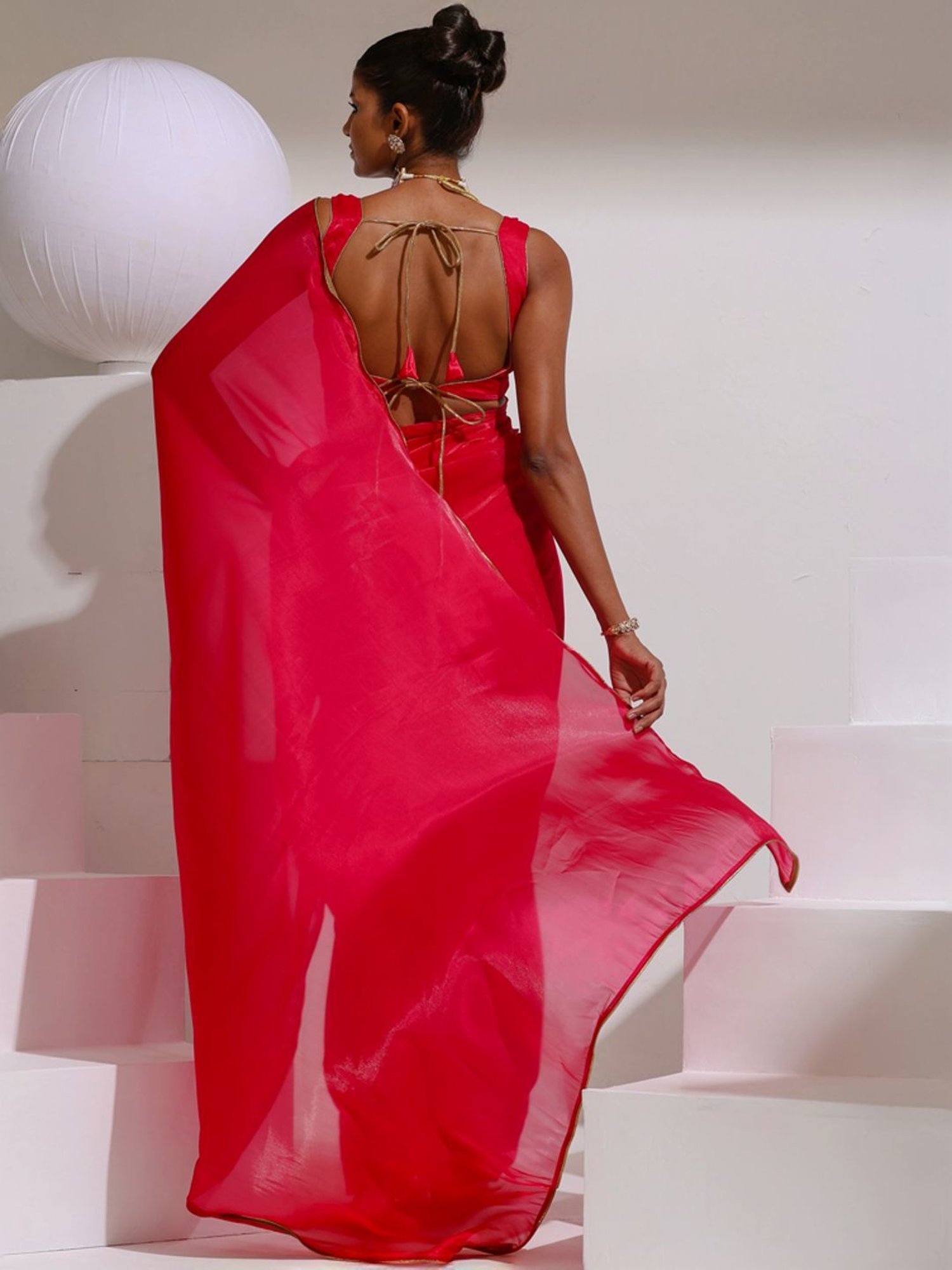 Swtantra Fuchsia Pink Plain Saree With Unstitched Blouse