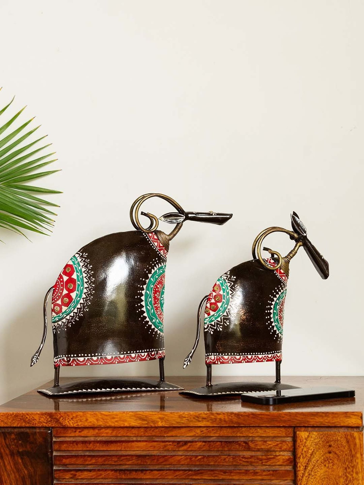 ExclusiveLane 'Festive Oxen' Black Iron Decorative Showpiece - Set of 2
