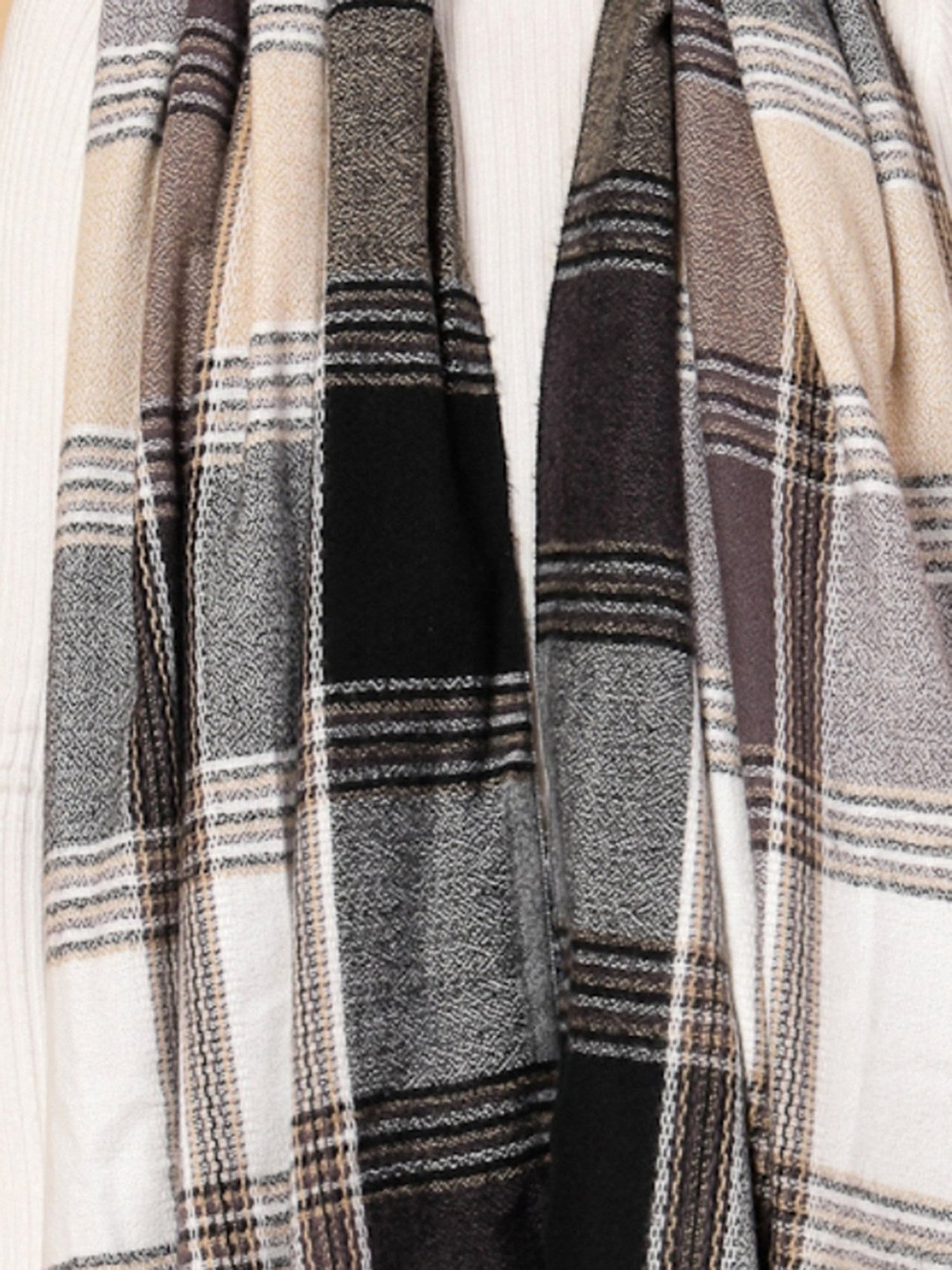 Mafadeny Black & White Checks Stole