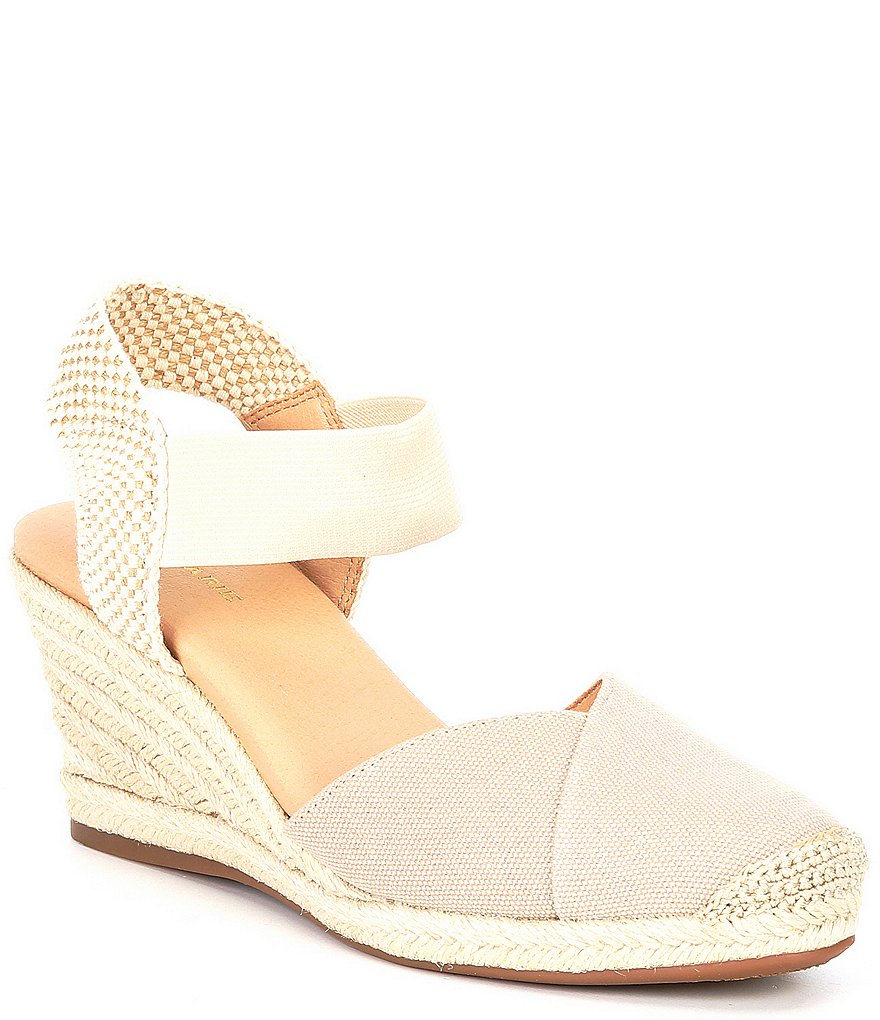 Trotters Kiera Suede Kitten Heel Pumps