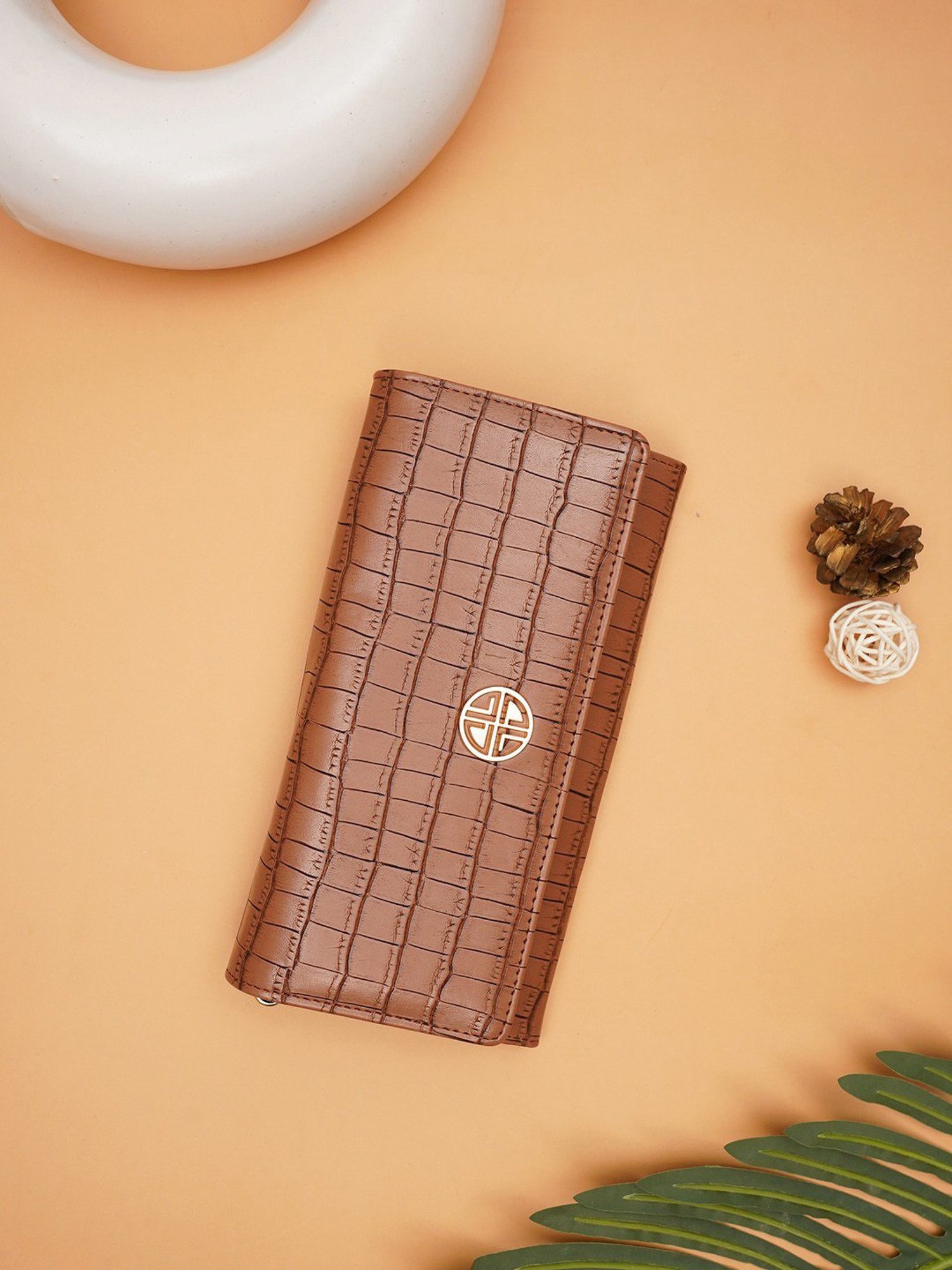 Estee & Lilly Turn Key Closure Clutch - Black