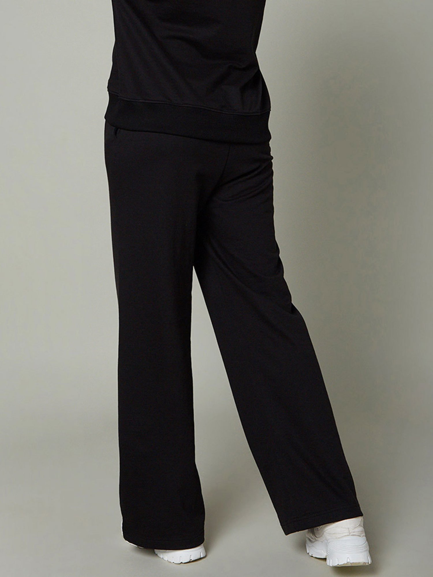 SILVERTRAQ Black Relaxed Fit Trackpants