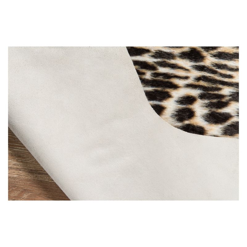 5'3"X7'10" Cheetah Loomed Novelty Area Rug - Erin Gates By Momeni