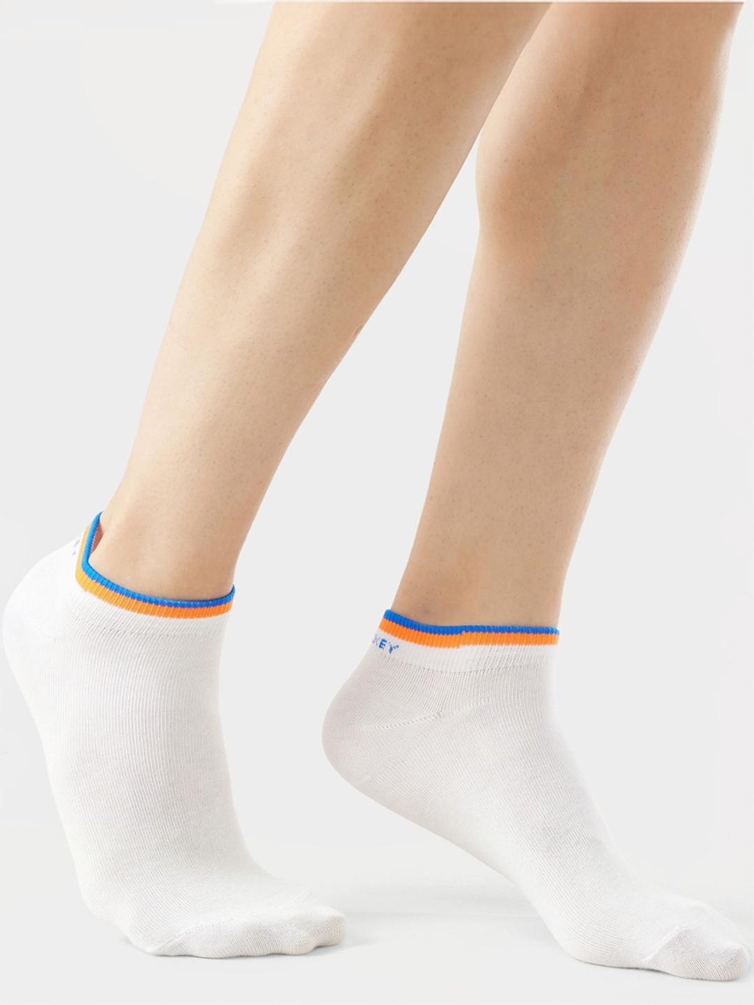 Jockey 7052 White Cotton Crew Length Socks with Stay Fresh Treatment - Pack of 2 (Pattern May Vary)