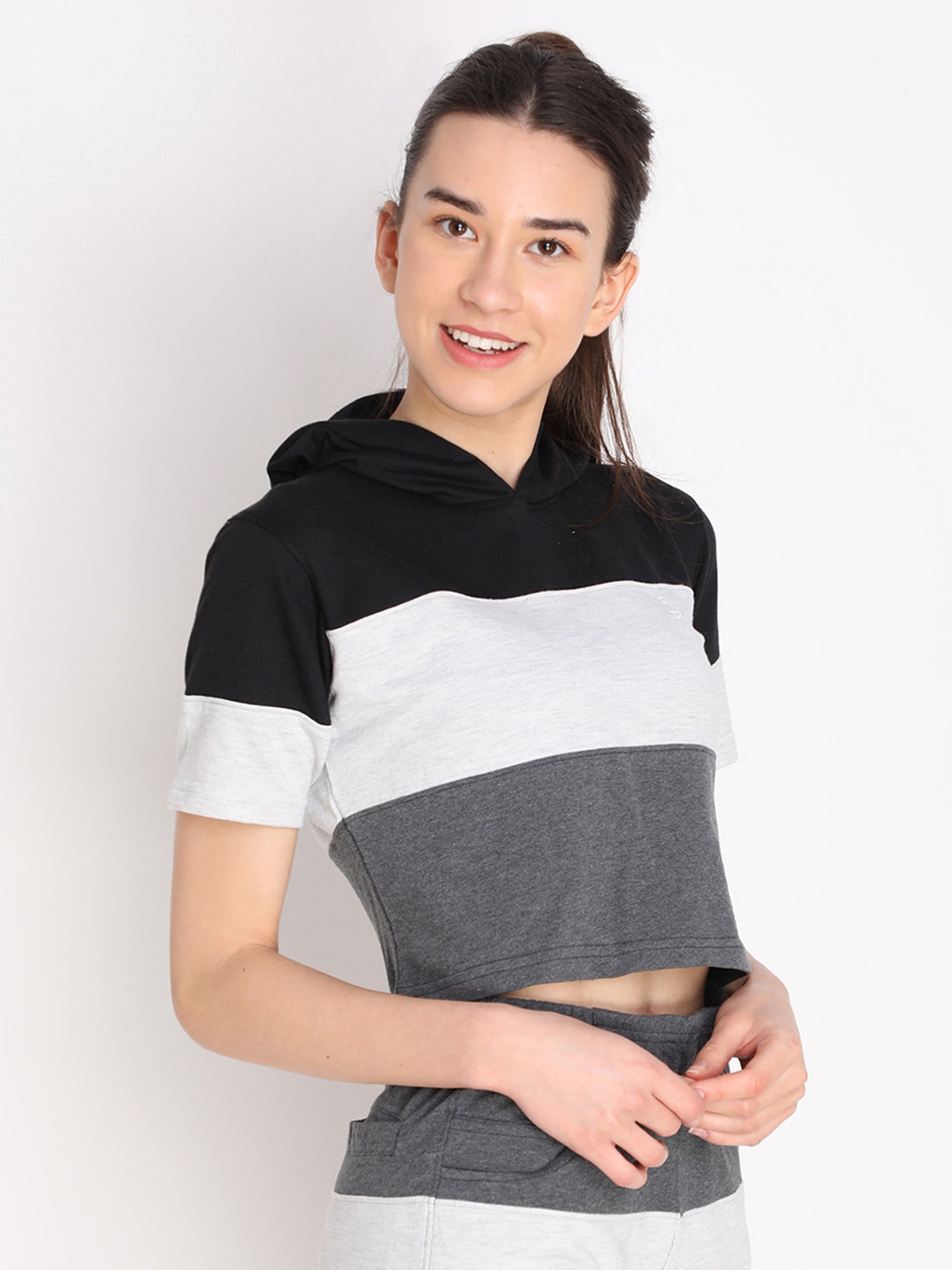 Chkokko Black & Grey Color Block Sports Crop Top