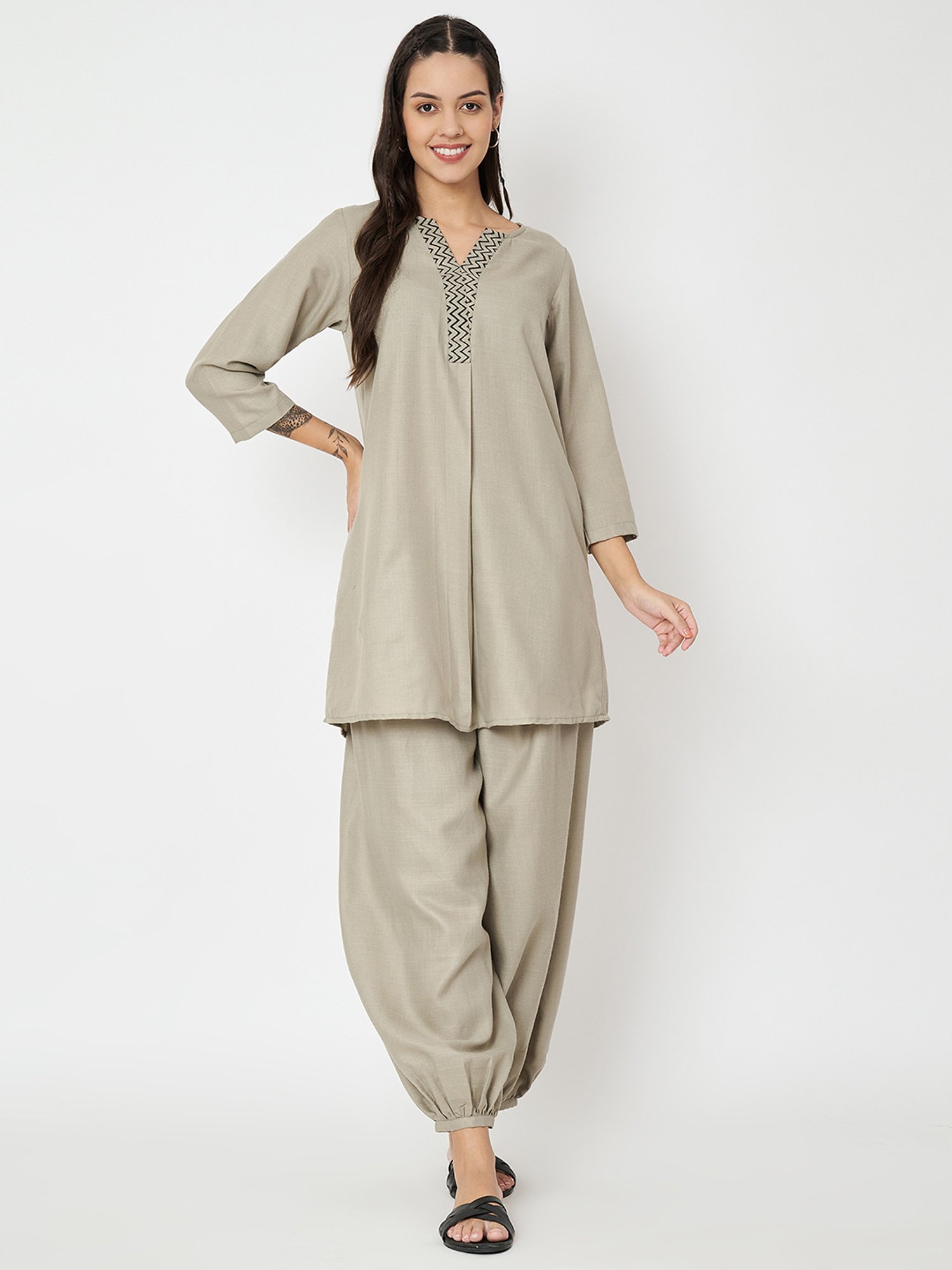 9rasa Grey Printed Straight Kurti