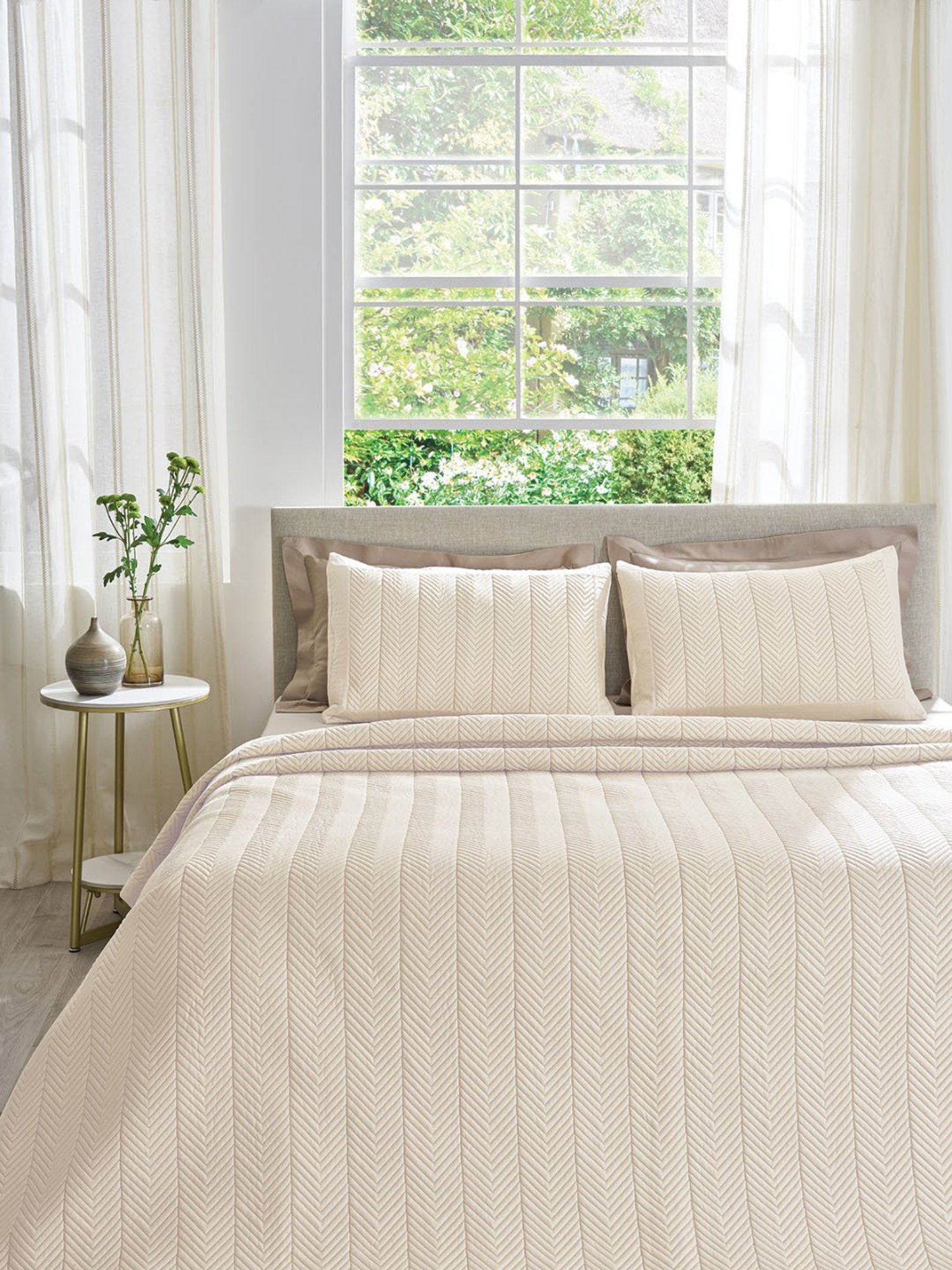 DDECOR Live beautiful Geometric Insignia Marshmallow 210 TC Cotton Comforters - Set of 3