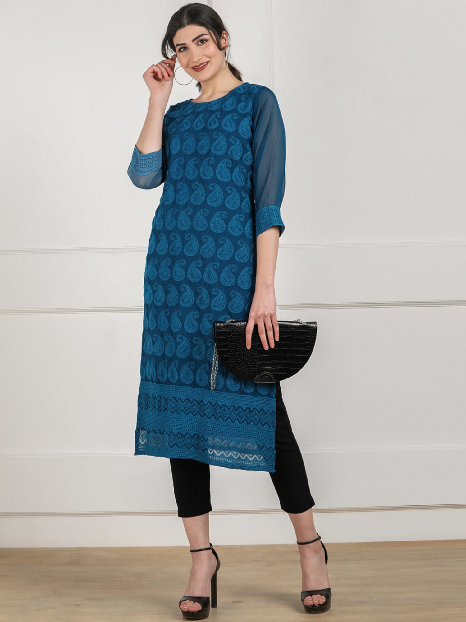 SWAGG INDIA Blue Embroidered Straight Kurta