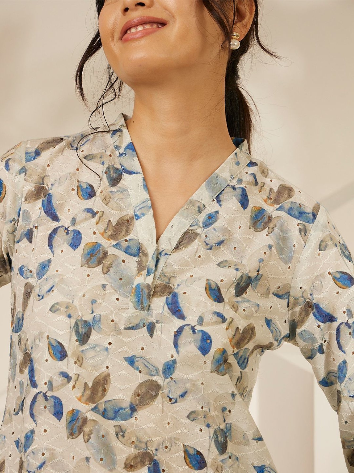 Daali Grey Schiffli V Neck 3/4 Sleeves Kurta with Two Pockets