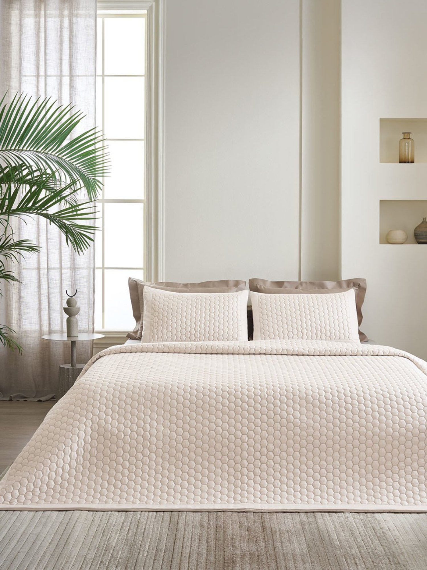 DDECOR Live beautiful Embroidery Baroque Metallic Grey 210 TC Cotton Comforters - Set of 3