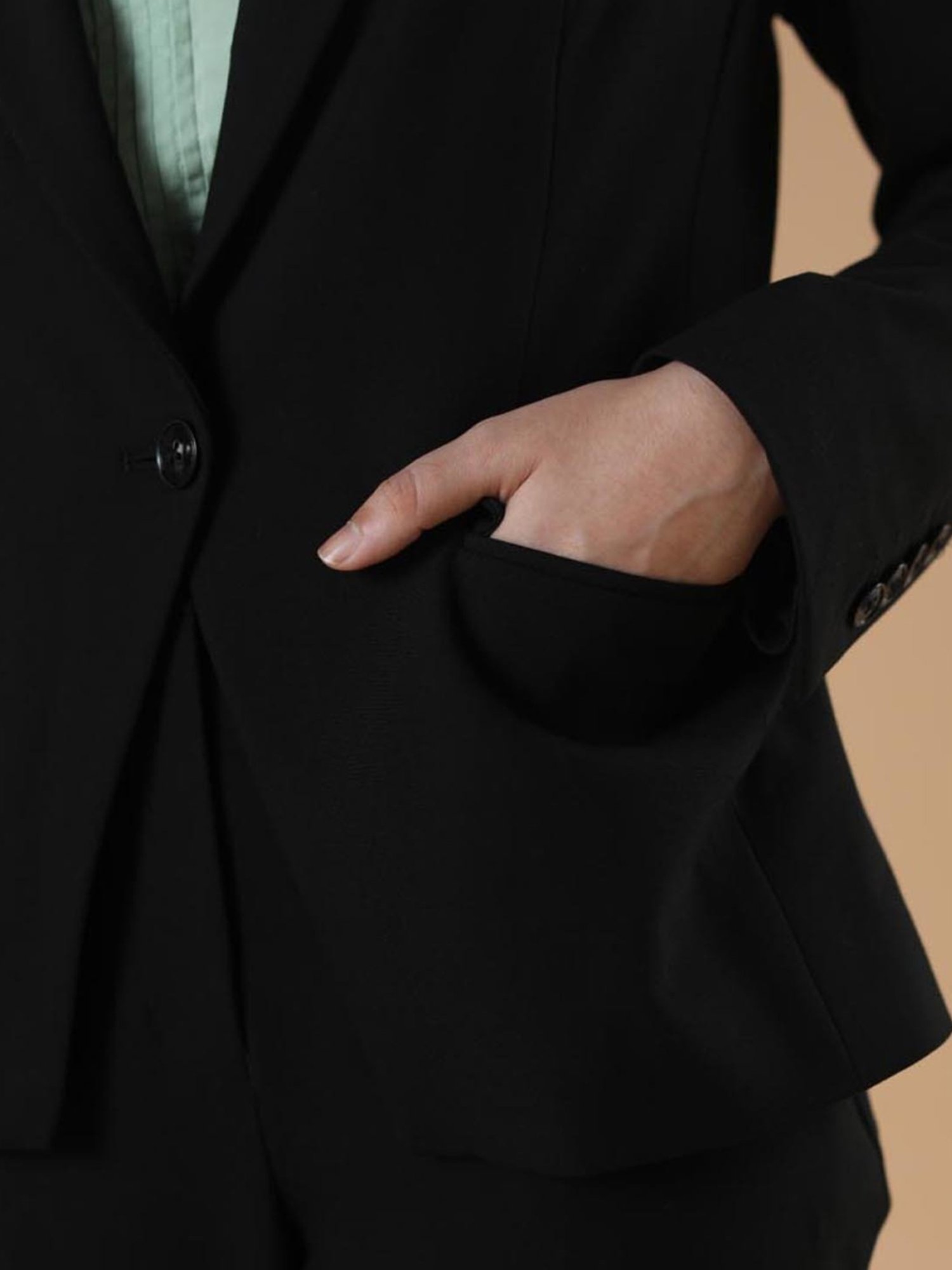 Qua Black The Indra Blazer