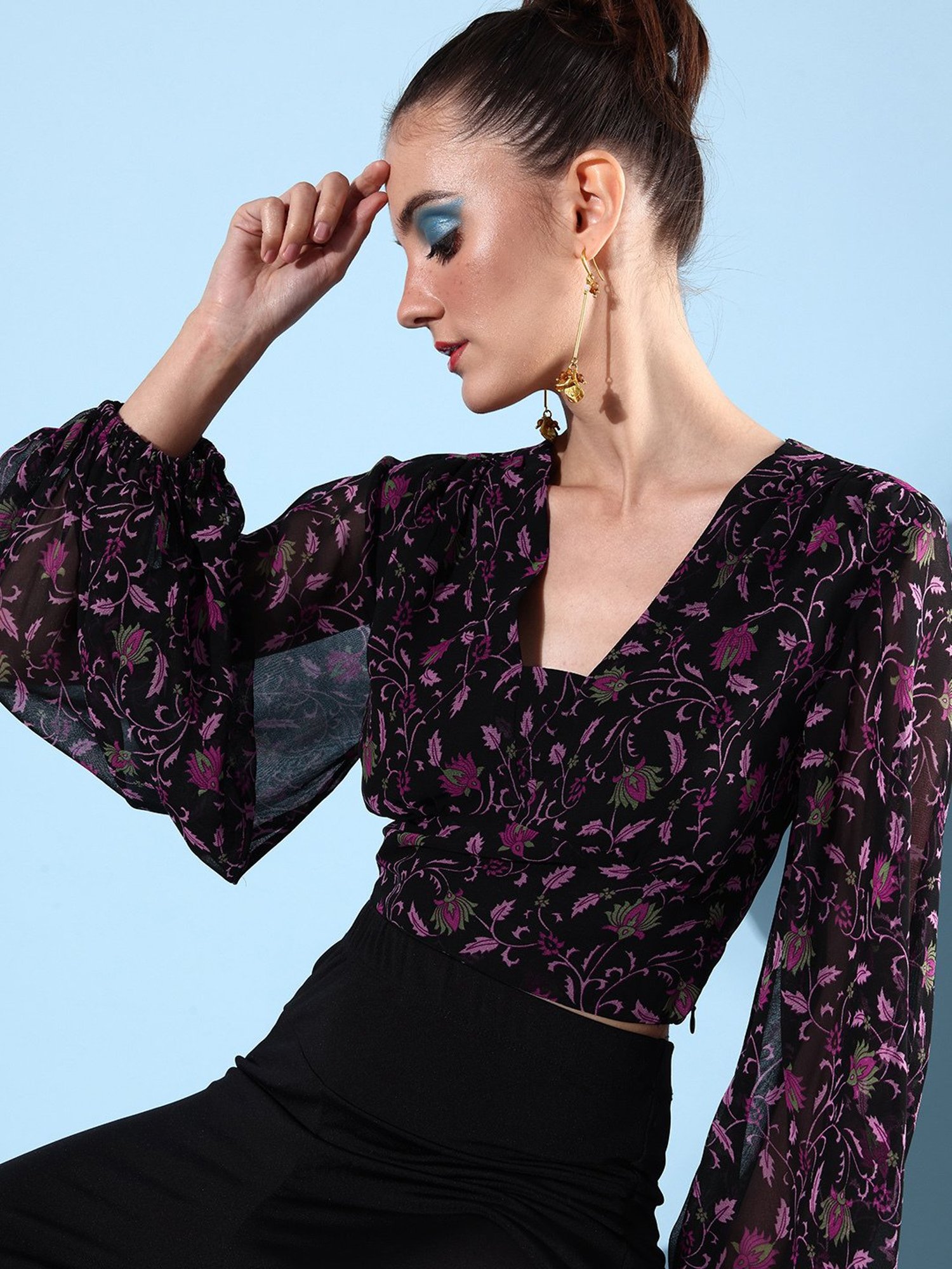 QUIERO Black Floral Print Crop Top