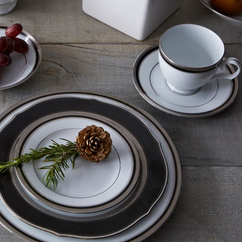 Noritake Austin Platinum Scalloped Accent Plate