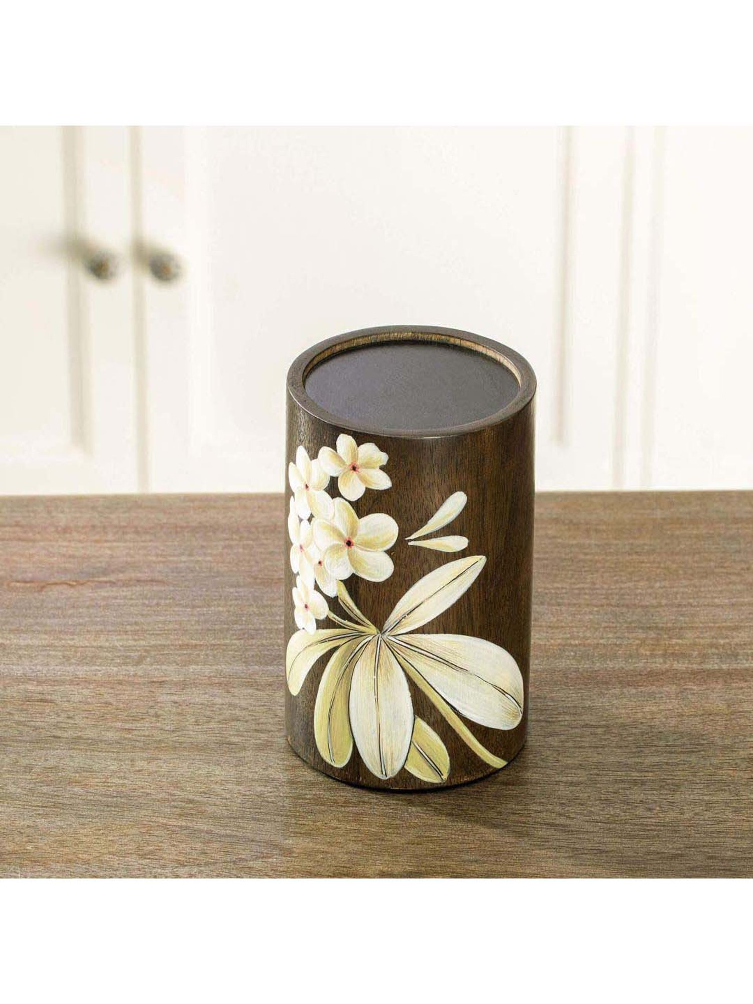 Ellementry Frangipani Wooden Candle Holder (6 Inch)