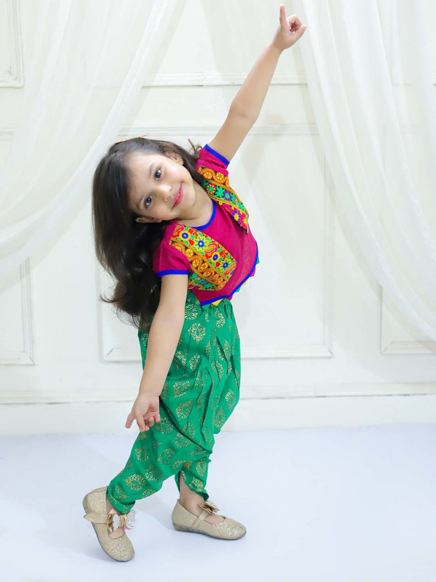 TWISHA Kids Pink & Green Embroidered Top Set