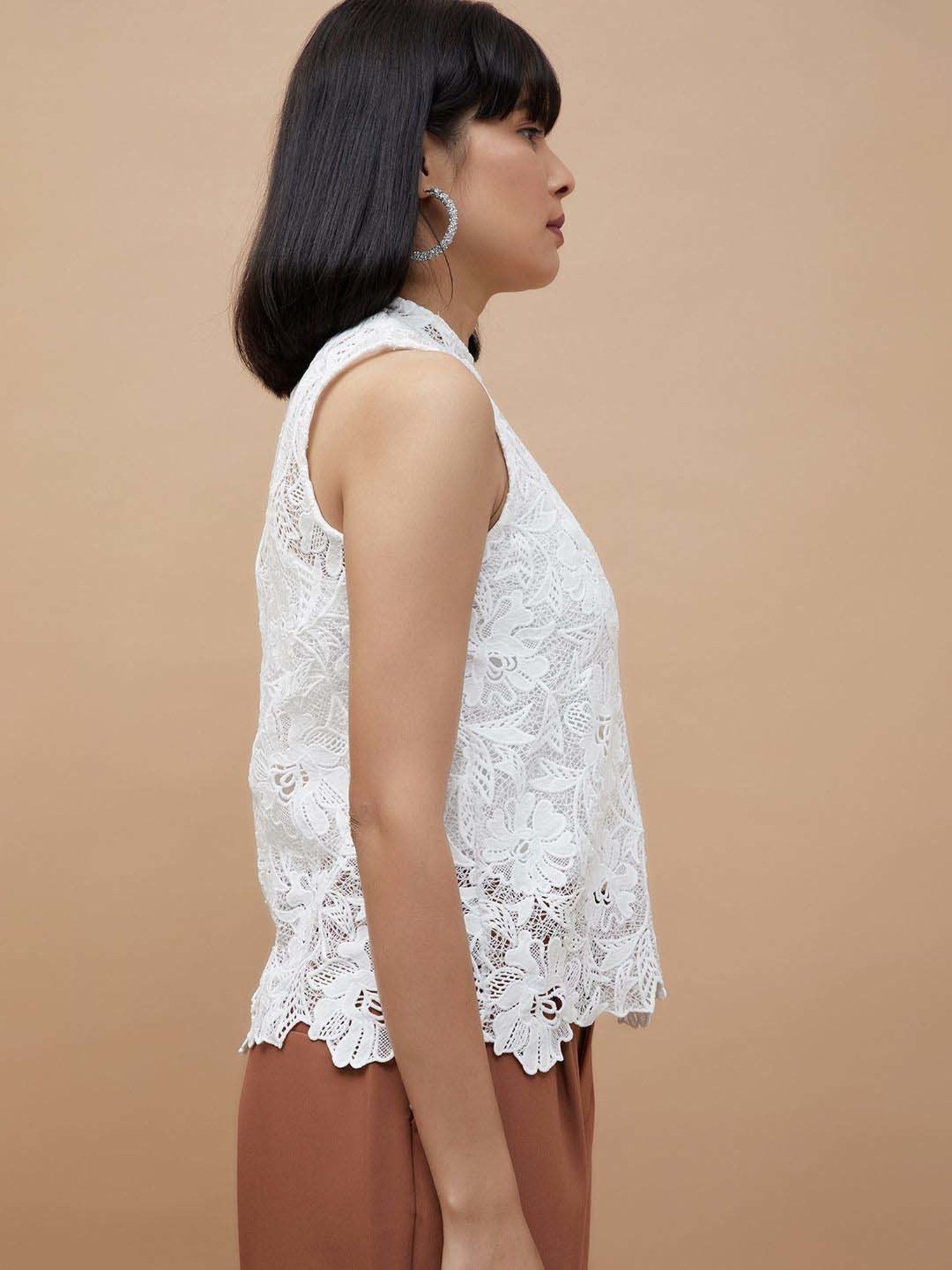 Code by Lifestyle White Self Pattern Top