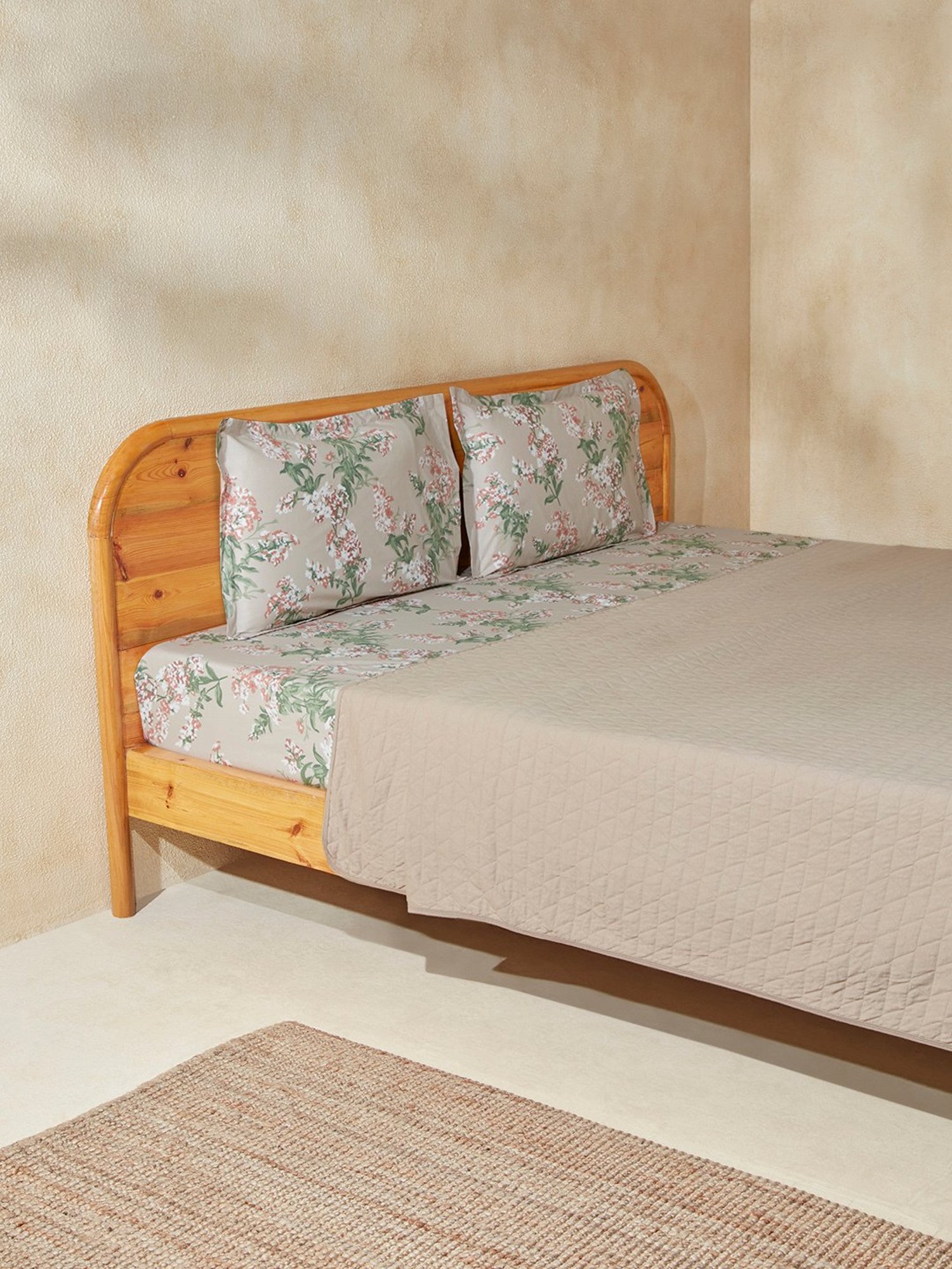 DDECOR Live beautiful Geometric Insignia Dove 210 TC Cotton Comforters - Set of 3