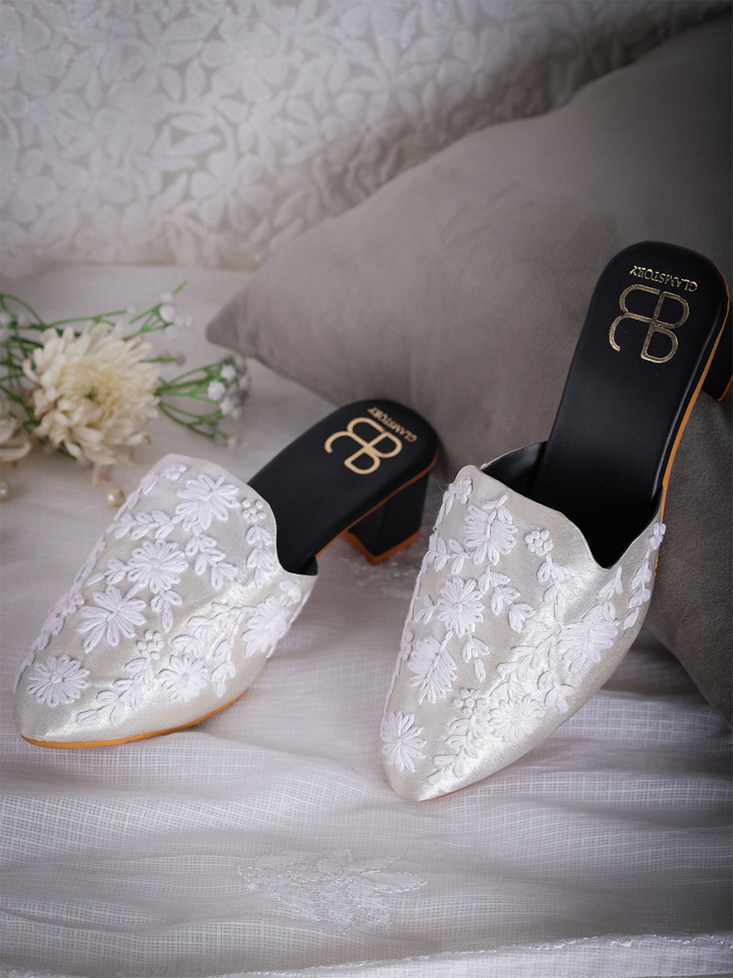 Glam Story Women's Masakali White Mule Shoes