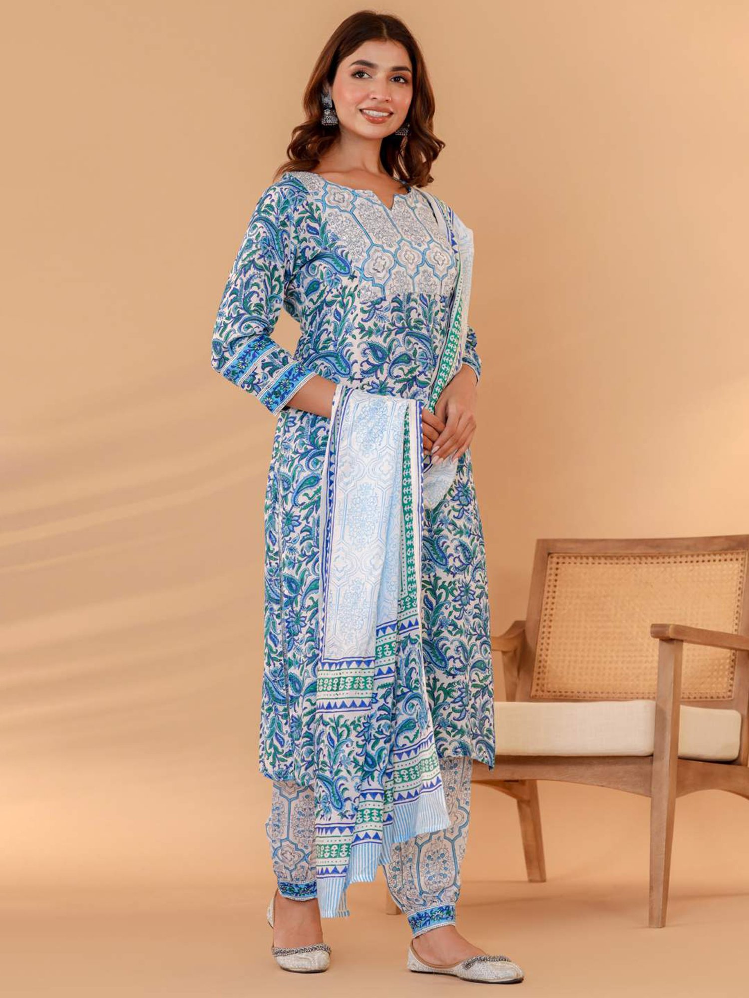 READIPRINT FASHIONS Blue Floral Print Kurta Salwaar Set With Dupatta