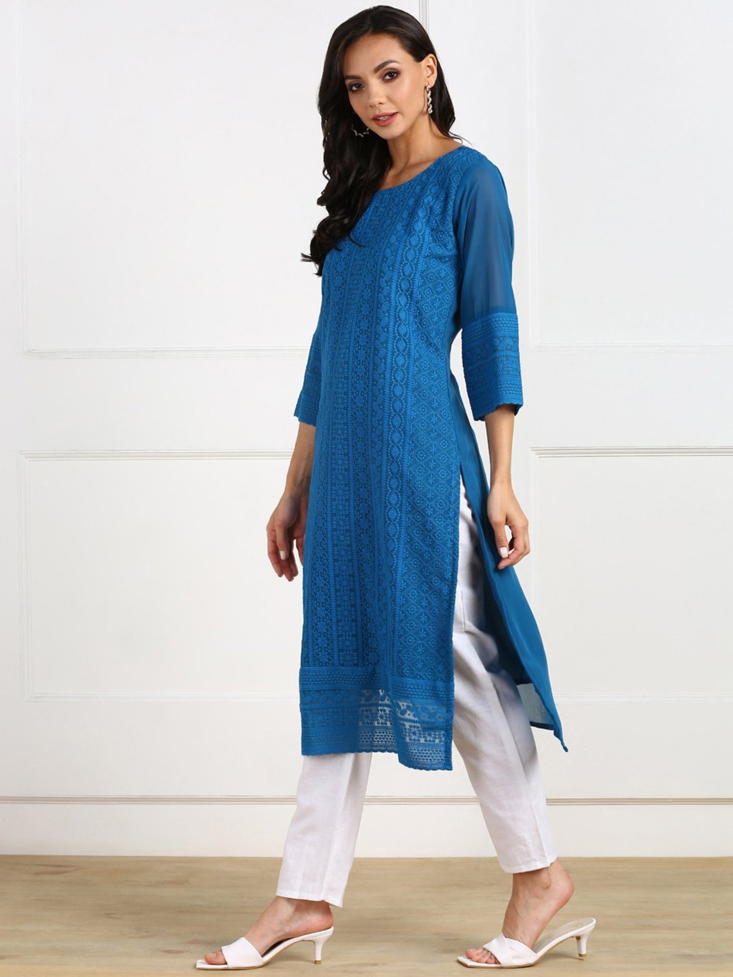 SWAGG INDIA Blue Embroidered Straight Kurta
