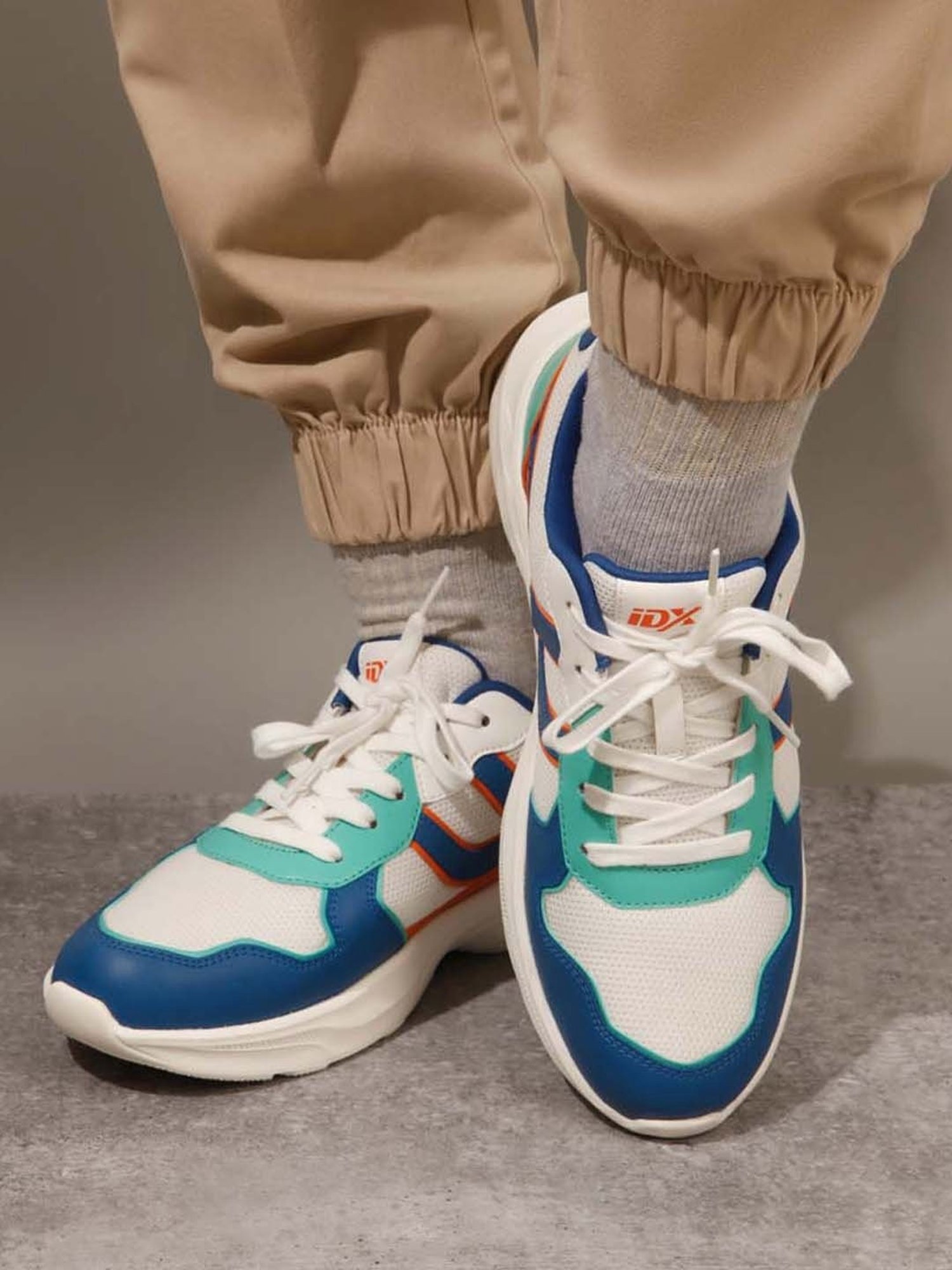 ID Men's White Casual Sneakers