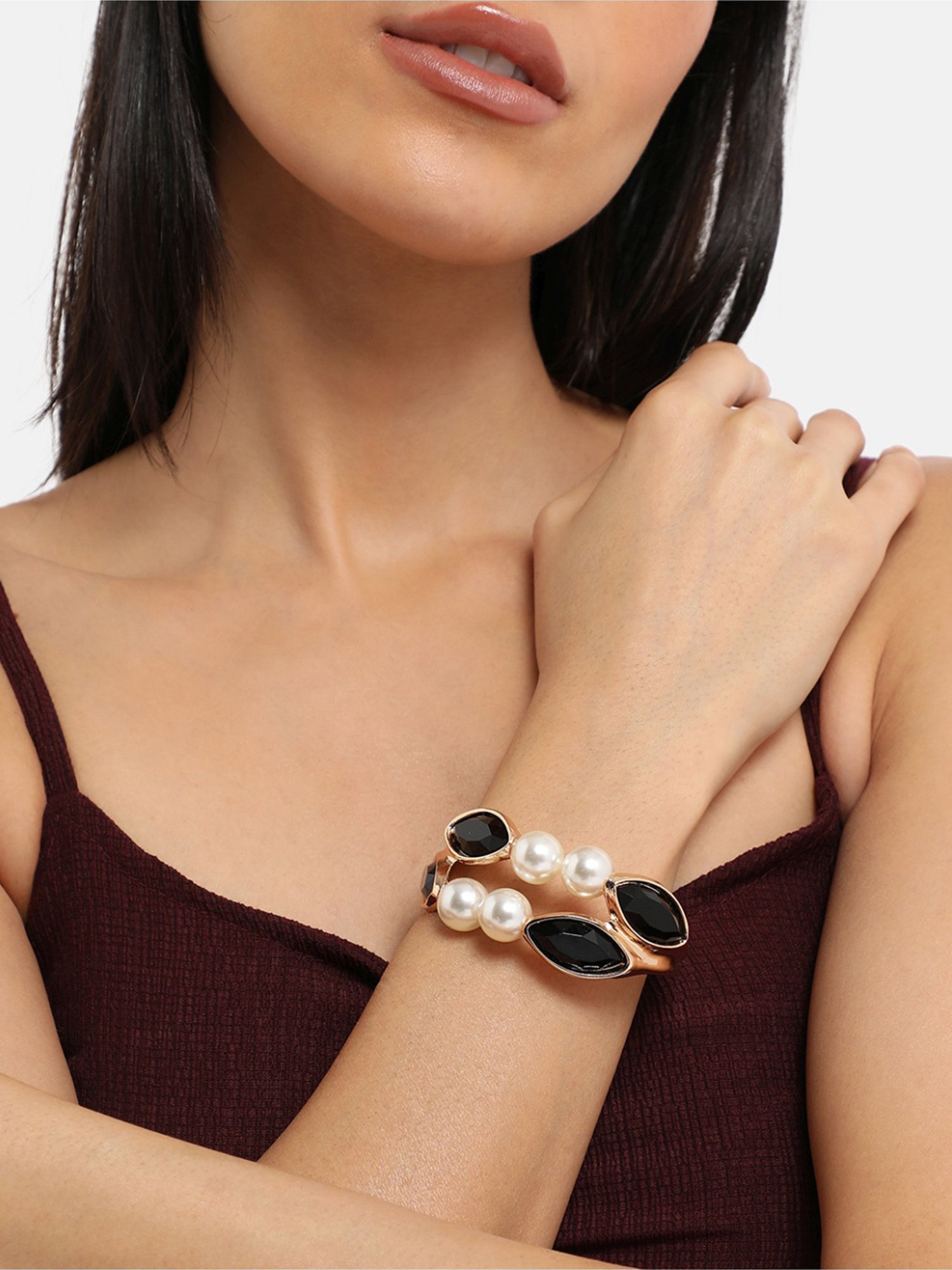 Sohi Crystal Pearl Black & White Bracelet