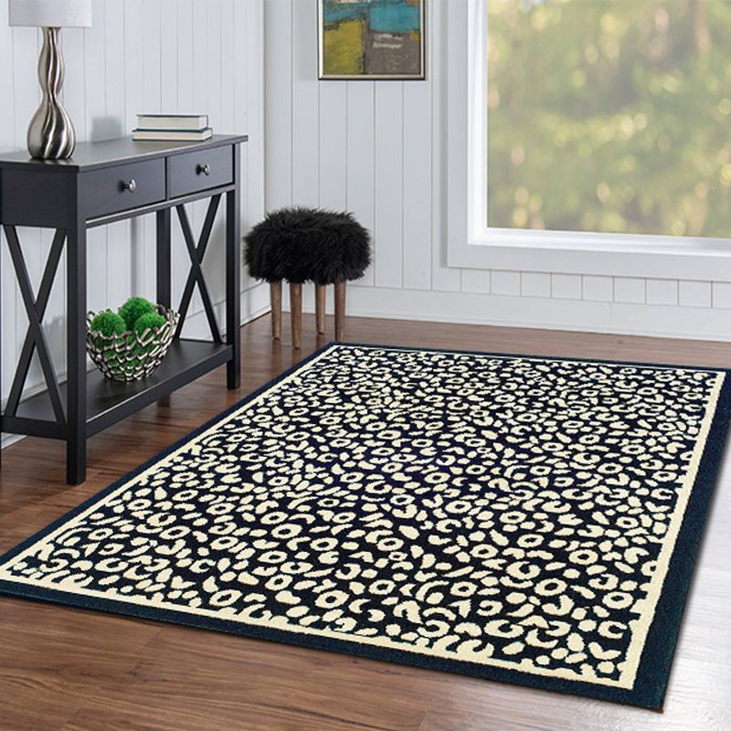 4'8"x7'6" Capri Rug Black/White - Linon