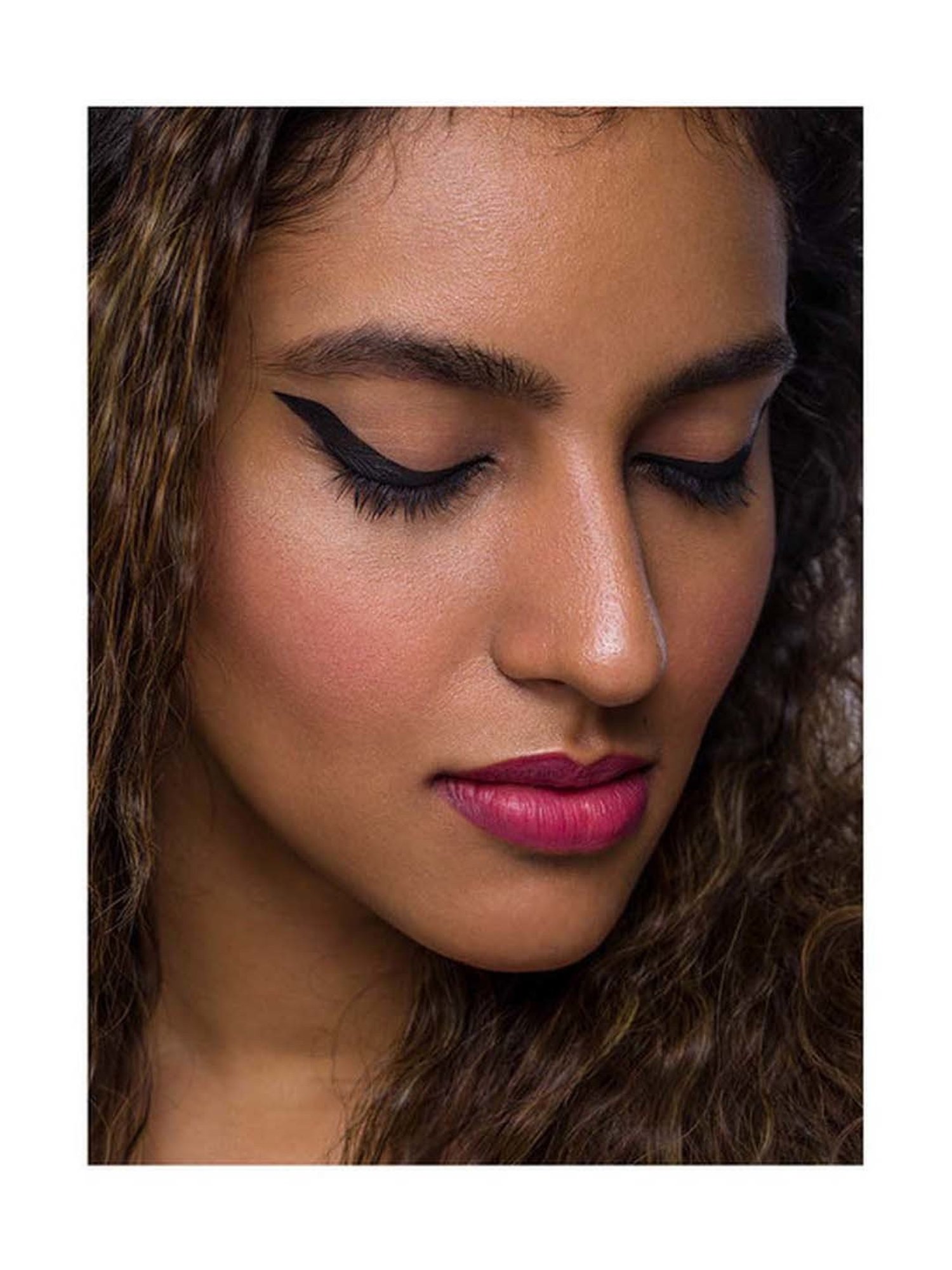 Sugar Cosmetics Stroke Of Genius Heavy Duty Kohl 01 Back To Black - 1.2 gm