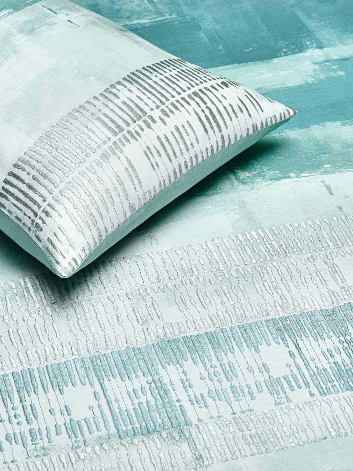 Ddecor Live beautiful Insignia Cobalt 210 TC Cotton King Bedsheet with 2 Pillow Covers