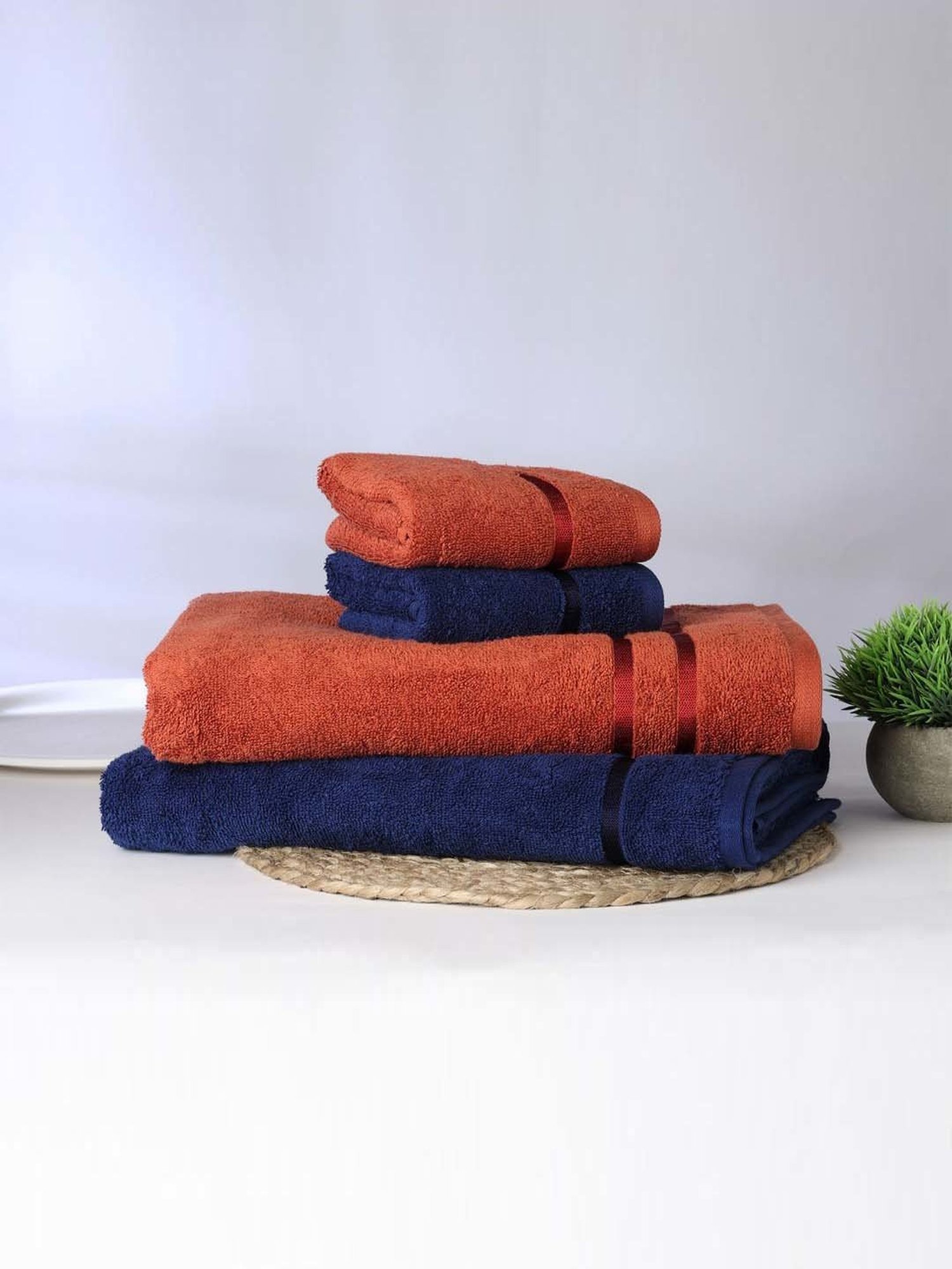 Spaces Atrium Eoss Navy & Red Cotton 500 GSM 4 Pcs Towel Set