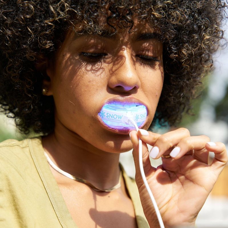 Snow All-in-One Teeth Whitening At Home System Gift Set