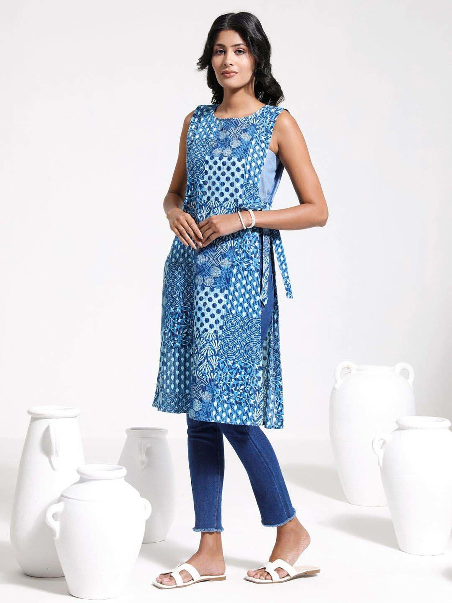 VASTRAMAY Blue Printed Straight Kurta