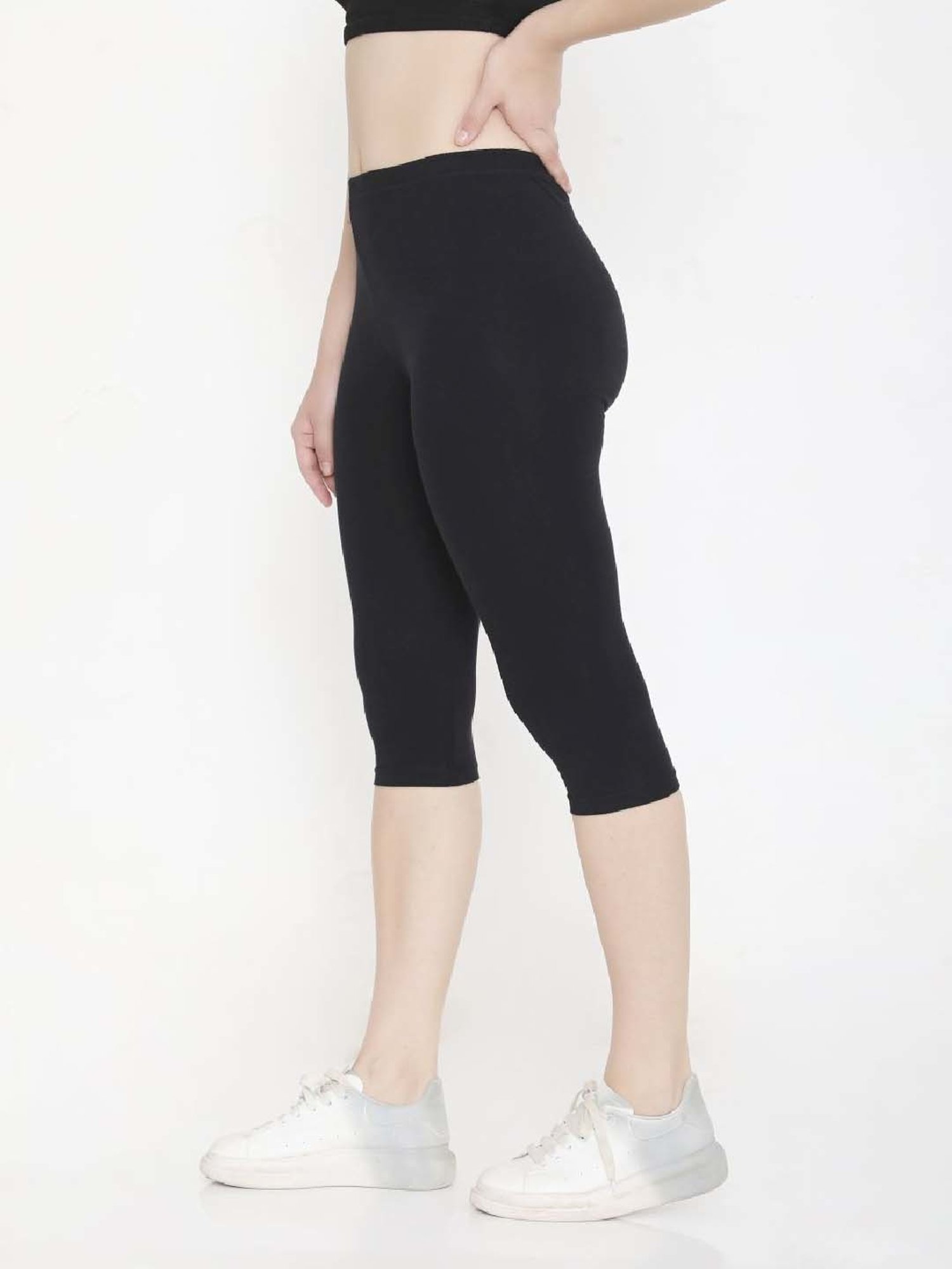 FEELINGS Black Cotton Plain Capris