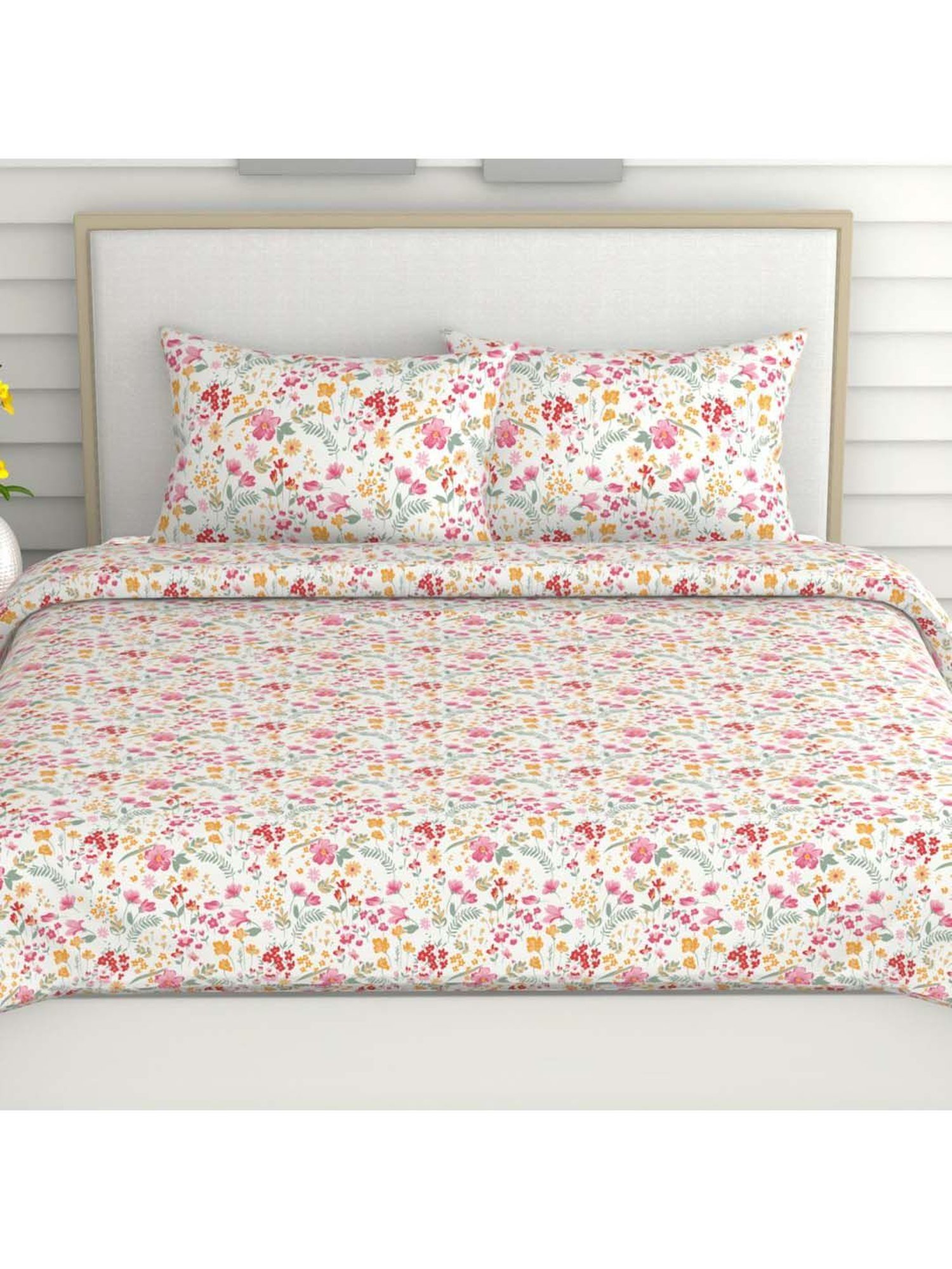 Haus & Kinder Red Cotton 186 TC King Bedsheet with 2 Pillow Covers